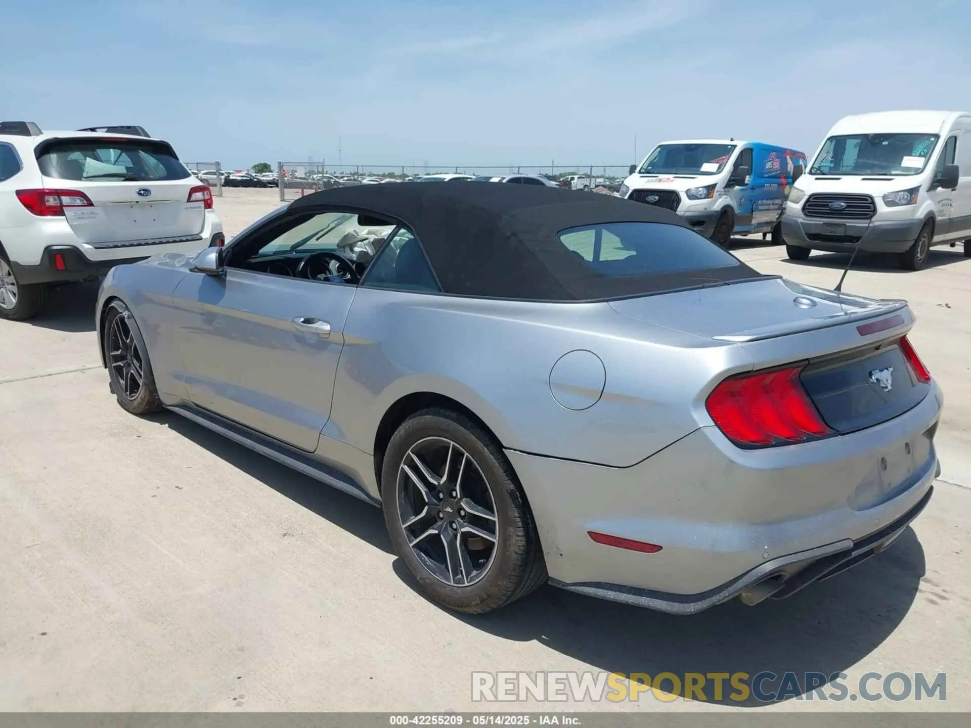 3 Photograph of a damaged car 1FATP8UHXL5111742 FORD MUSTANG 2020