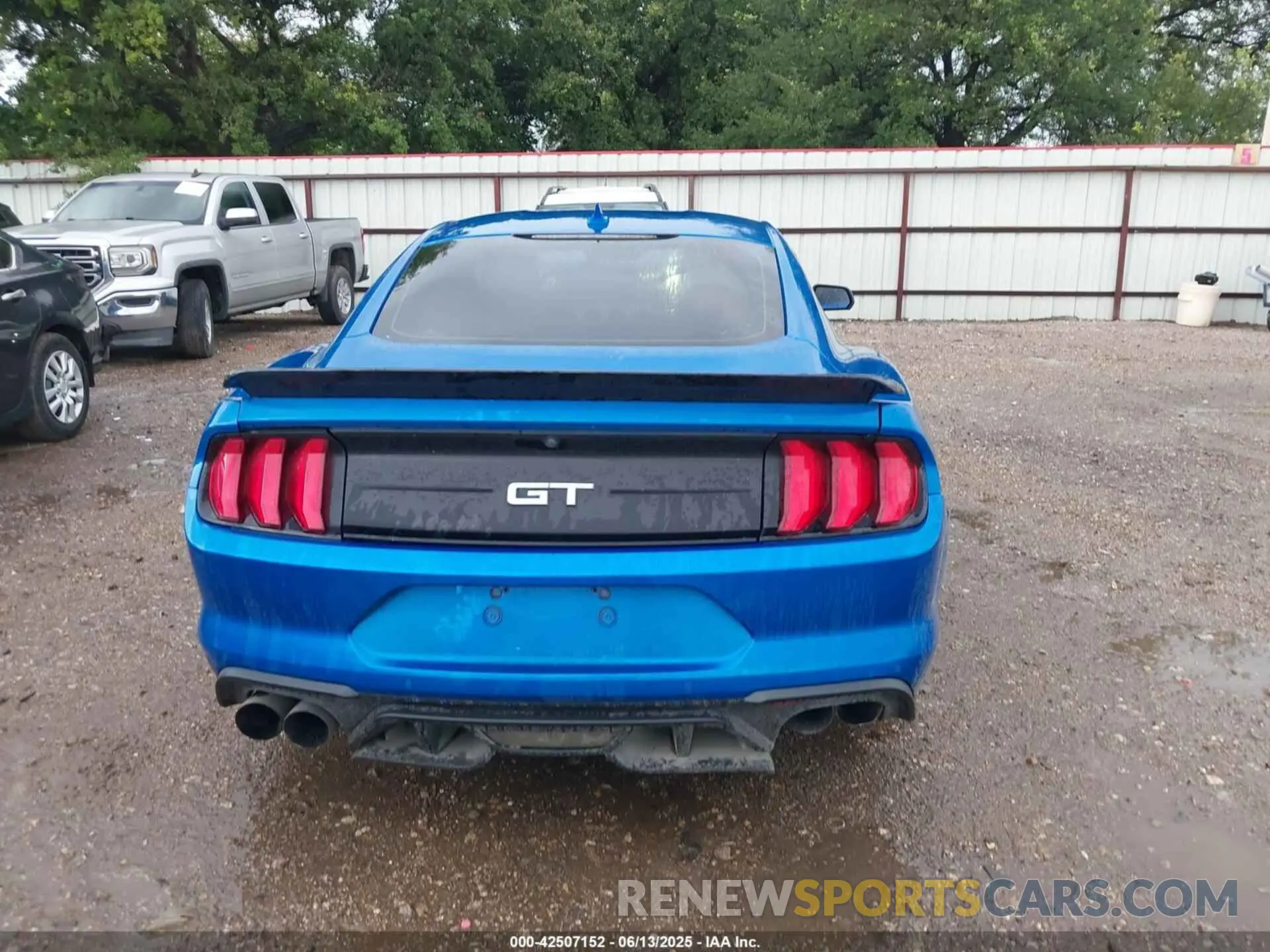 17 Photograph of a damaged car 1FA6P8CF2M5144006 FORD MUSTANG 2021