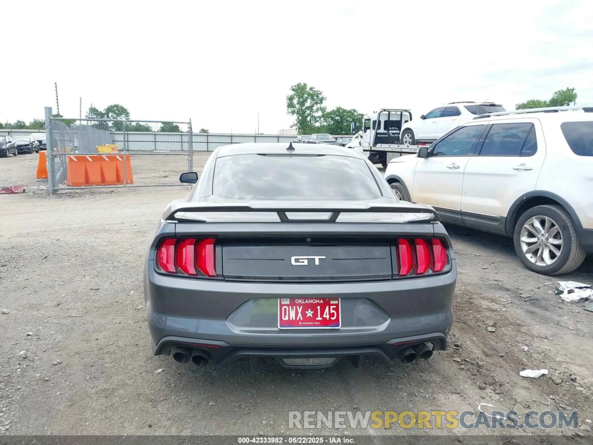 17 Photograph of a damaged car 1FA6P8CF3M5112777 FORD MUSTANG 2021