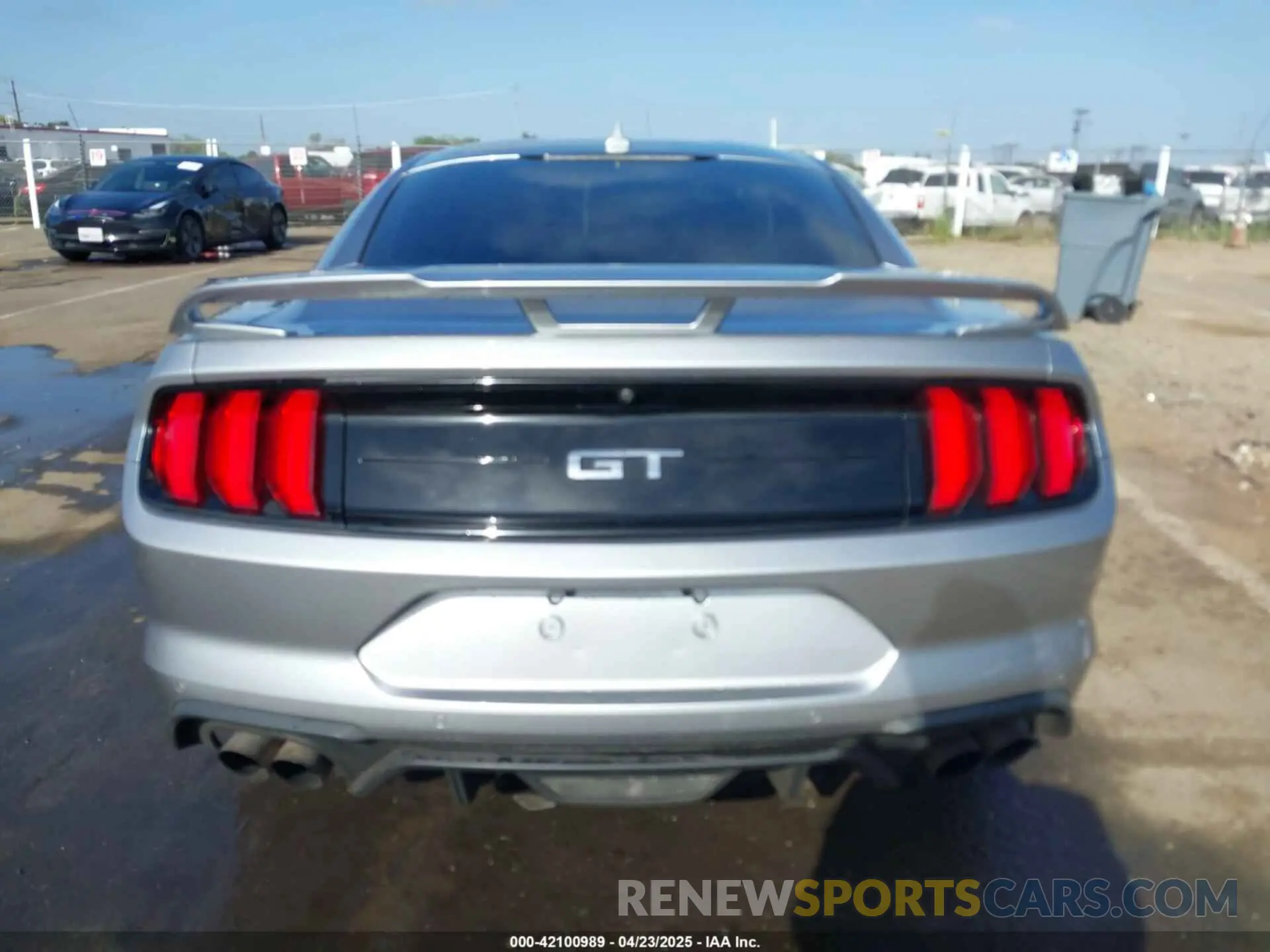17 Photograph of a damaged car 1FA6P8CF3M5117977 FORD MUSTANG 2021