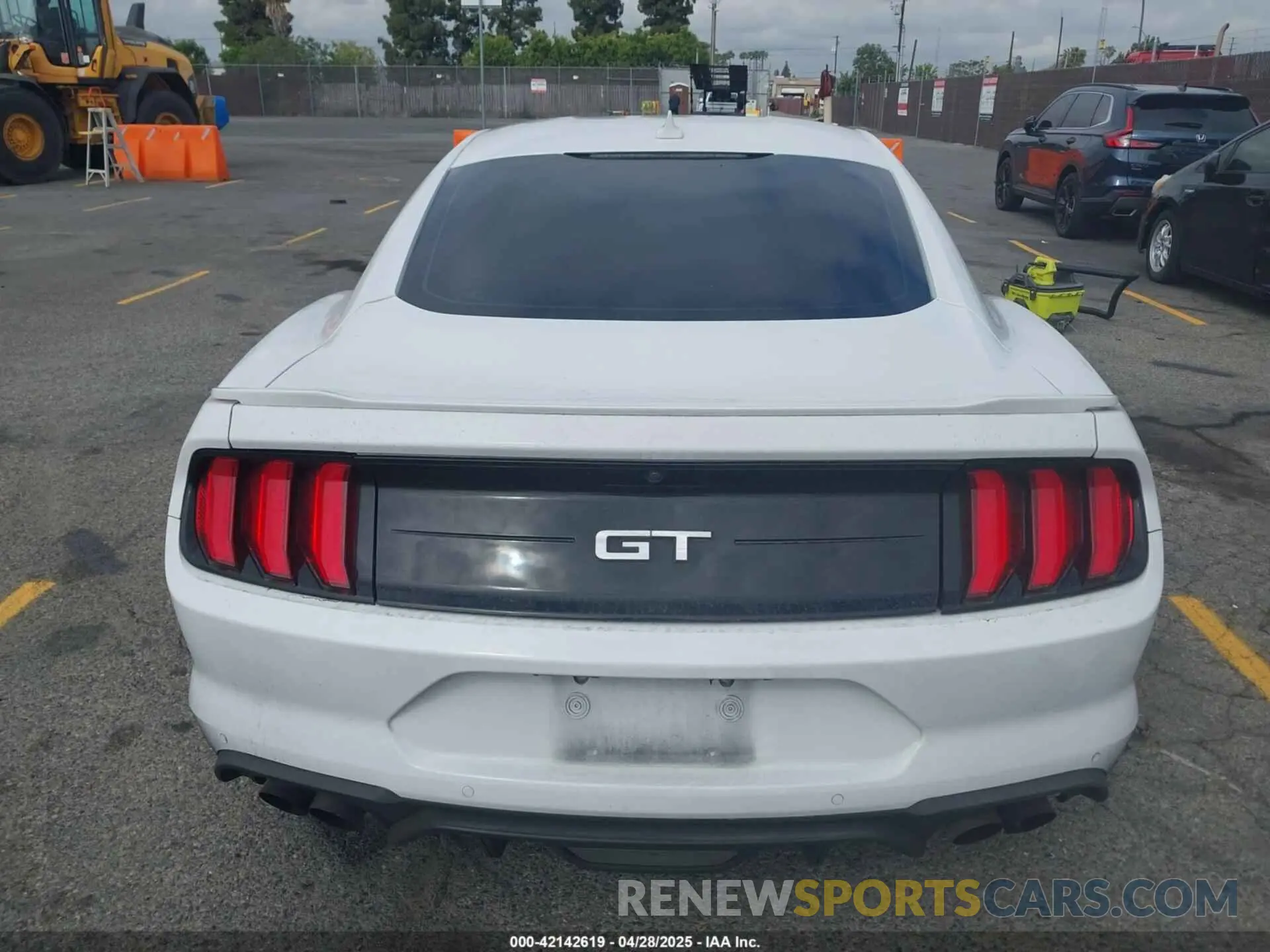 15 Photograph of a damaged car 1FA6P8CF5M5115597 FORD MUSTANG 2021
