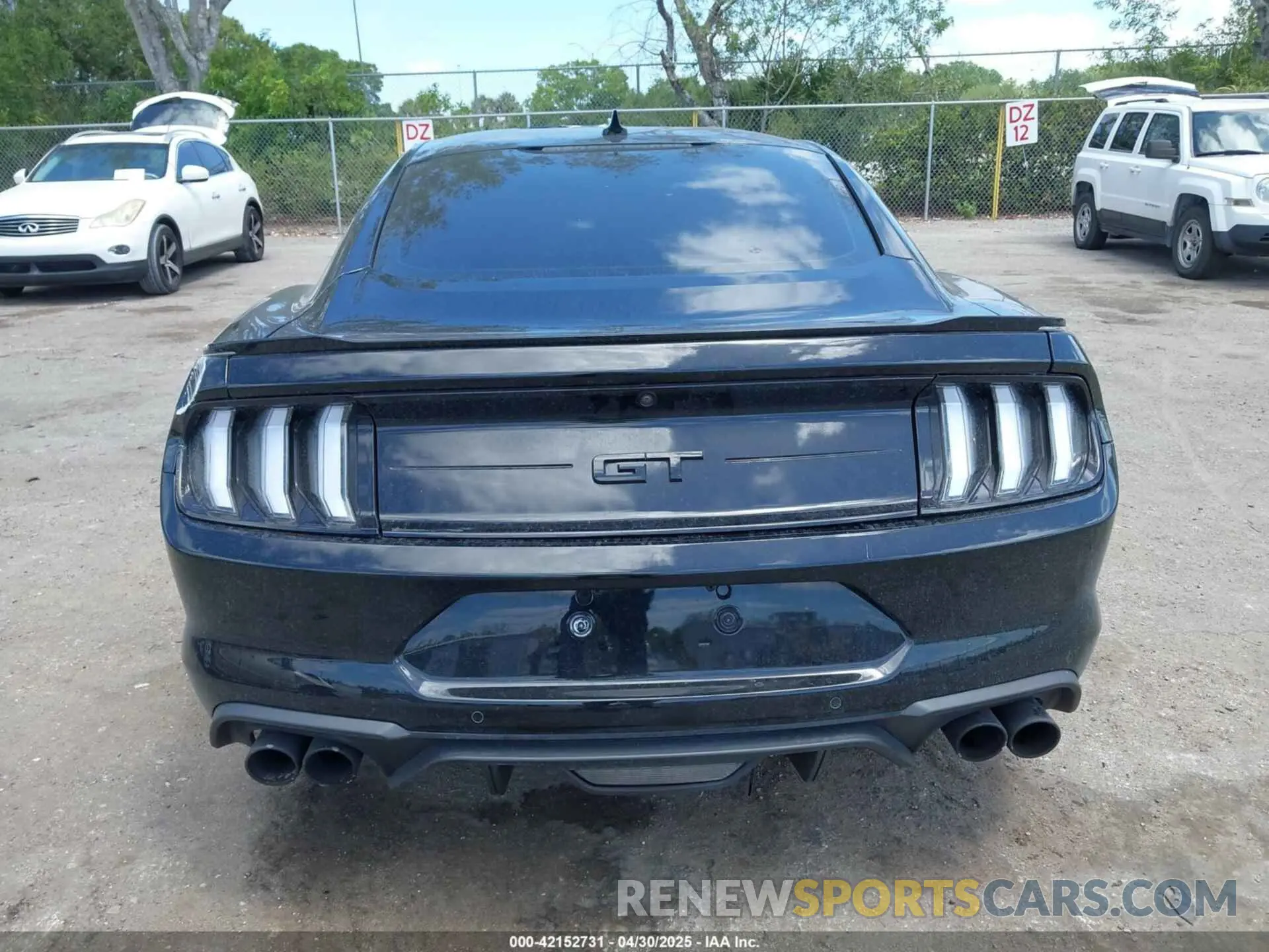 16 Photograph of a damaged car 1FA6P8CF9M5101993 FORD MUSTANG 2021