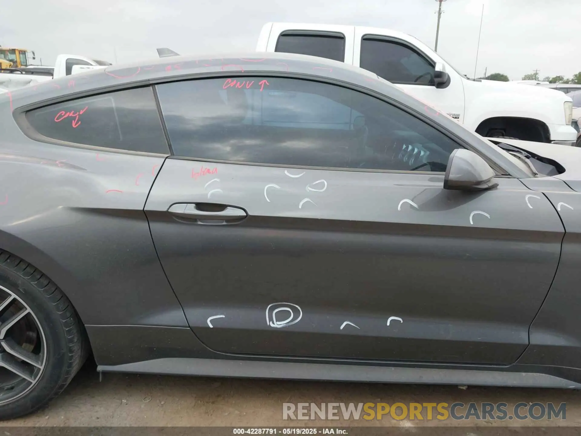 13 Photograph of a damaged car 1FA6P8TH0M5115864 FORD MUSTANG 2021