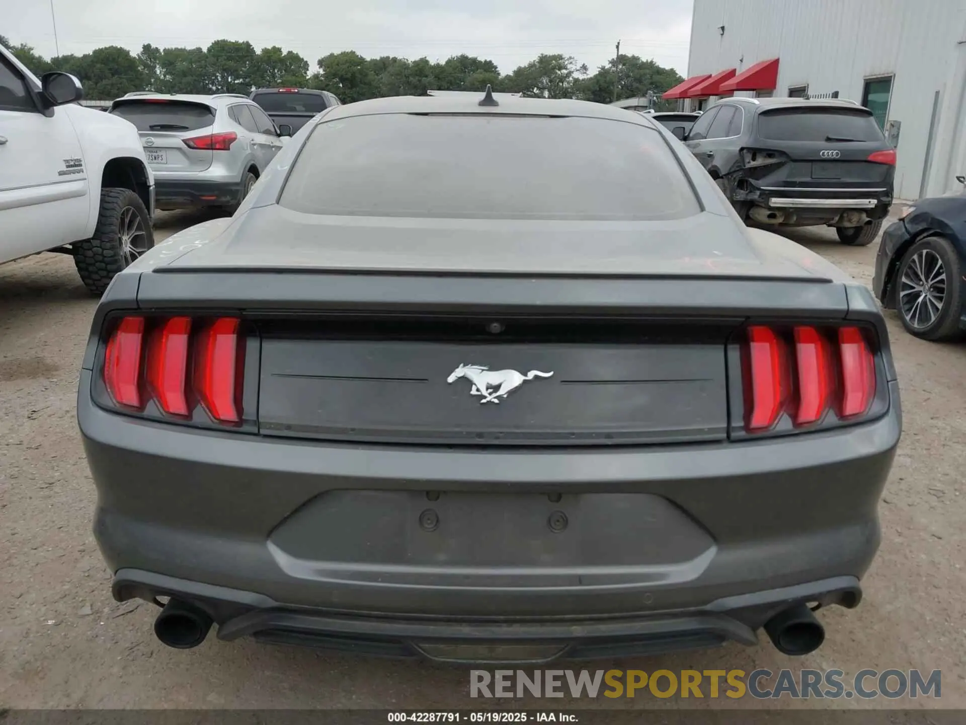 16 Photograph of a damaged car 1FA6P8TH0M5115864 FORD MUSTANG 2021