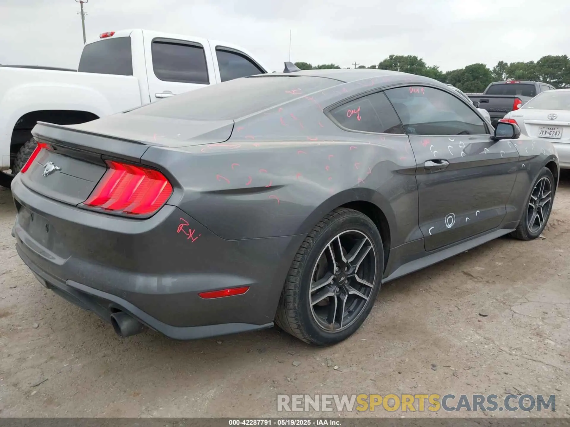 4 Photograph of a damaged car 1FA6P8TH0M5115864 FORD MUSTANG 2021