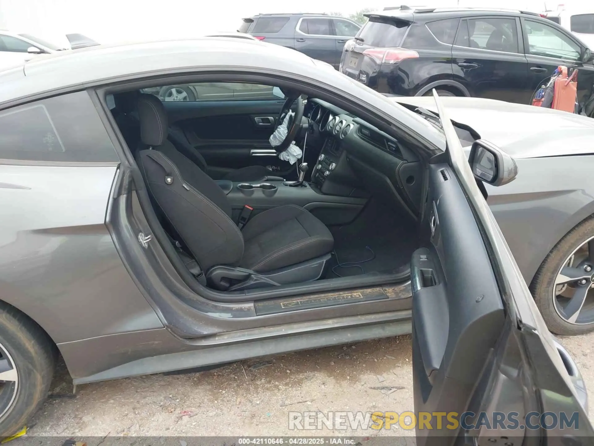 5 Photograph of a damaged car 1FA6P8TH1M5152941 FORD MUSTANG 2021