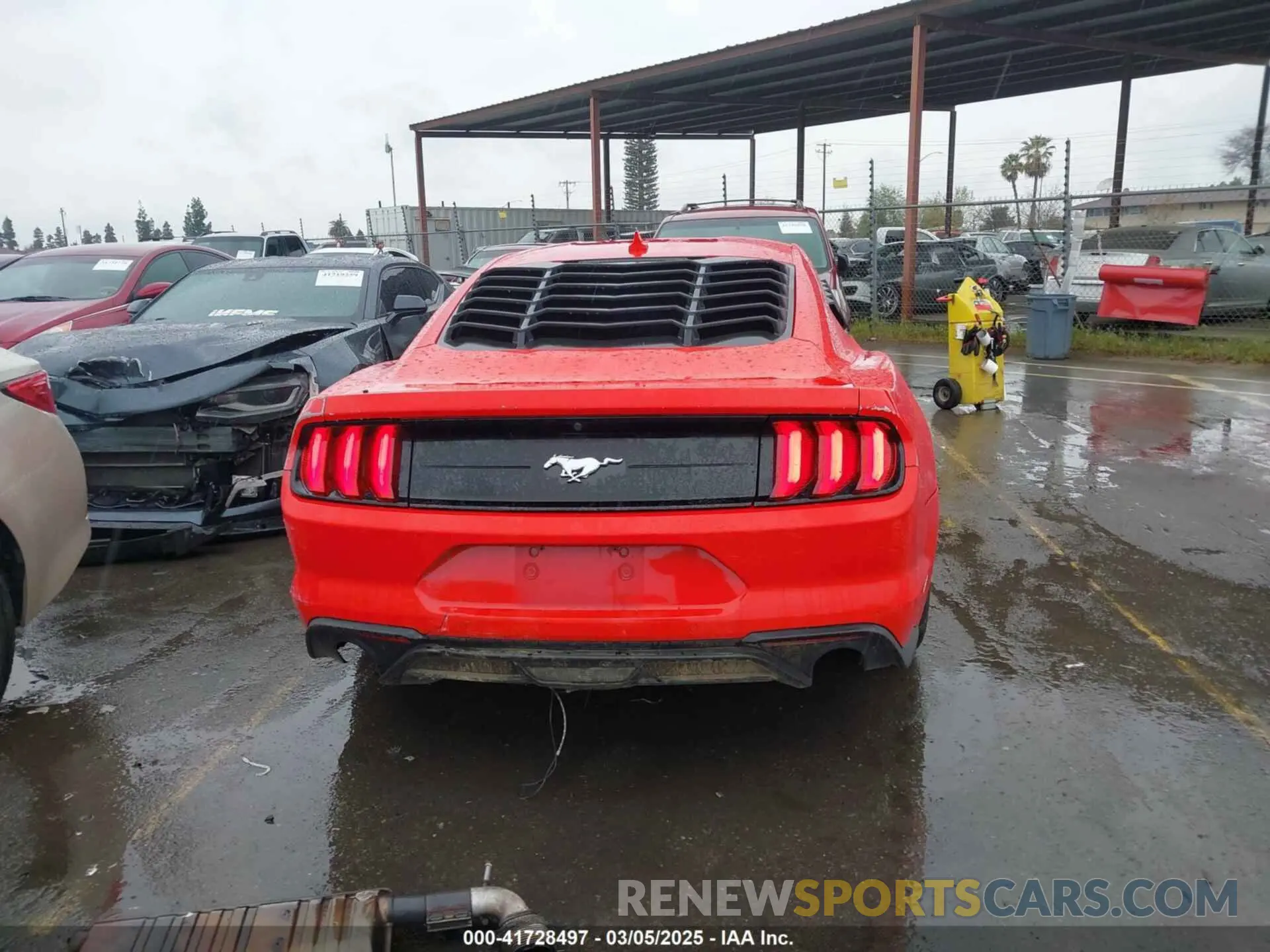 17 Photograph of a damaged car 1FA6P8TH6M5105761 FORD MUSTANG 2021