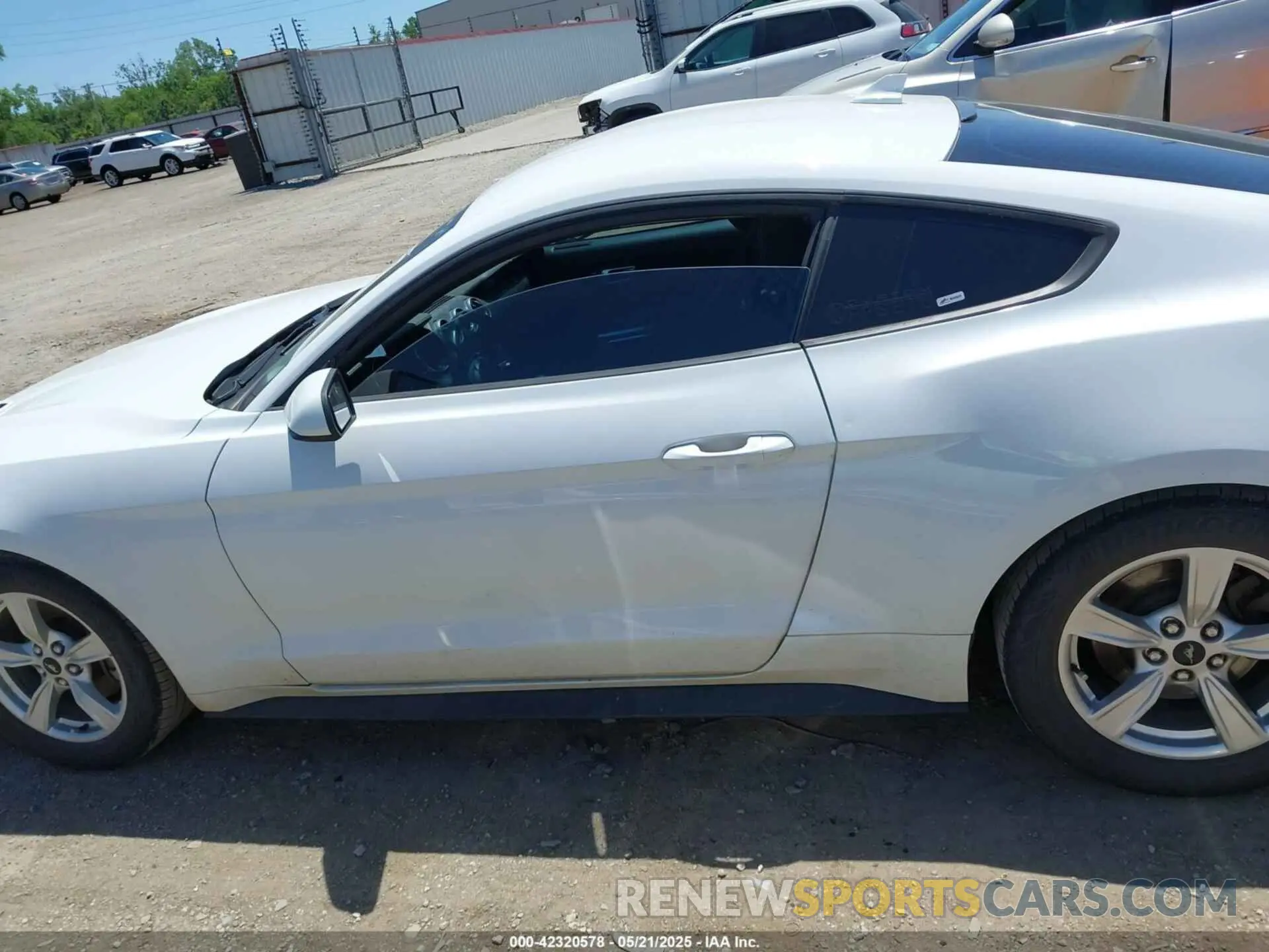 15 Photograph of a damaged car 1FA6P8TH8M5146814 FORD MUSTANG 2021