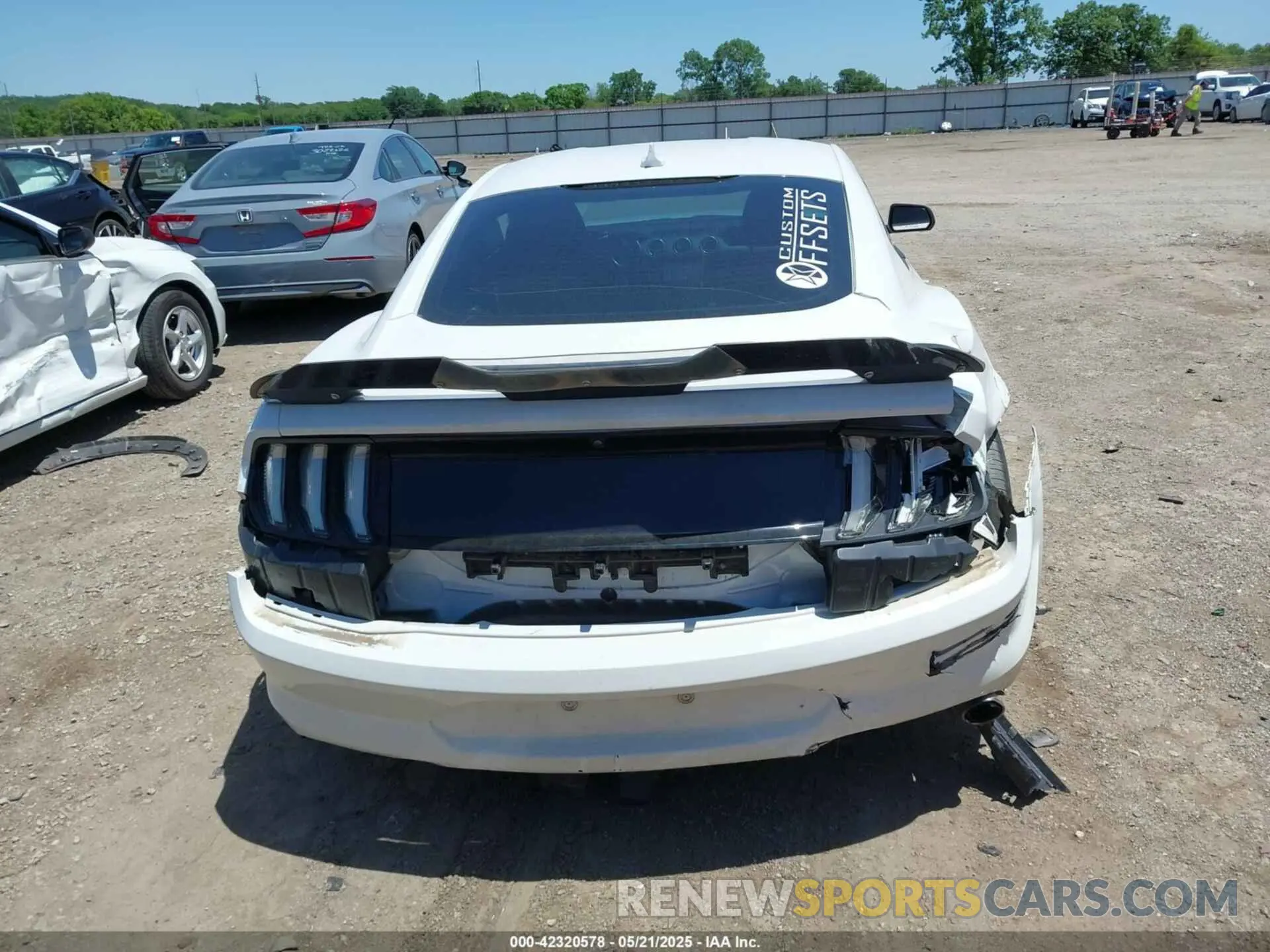 17 Photograph of a damaged car 1FA6P8TH8M5146814 FORD MUSTANG 2021