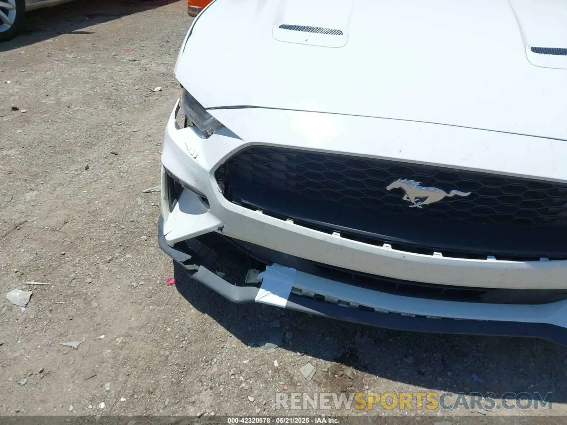 18 Photograph of a damaged car 1FA6P8TH8M5146814 FORD MUSTANG 2021