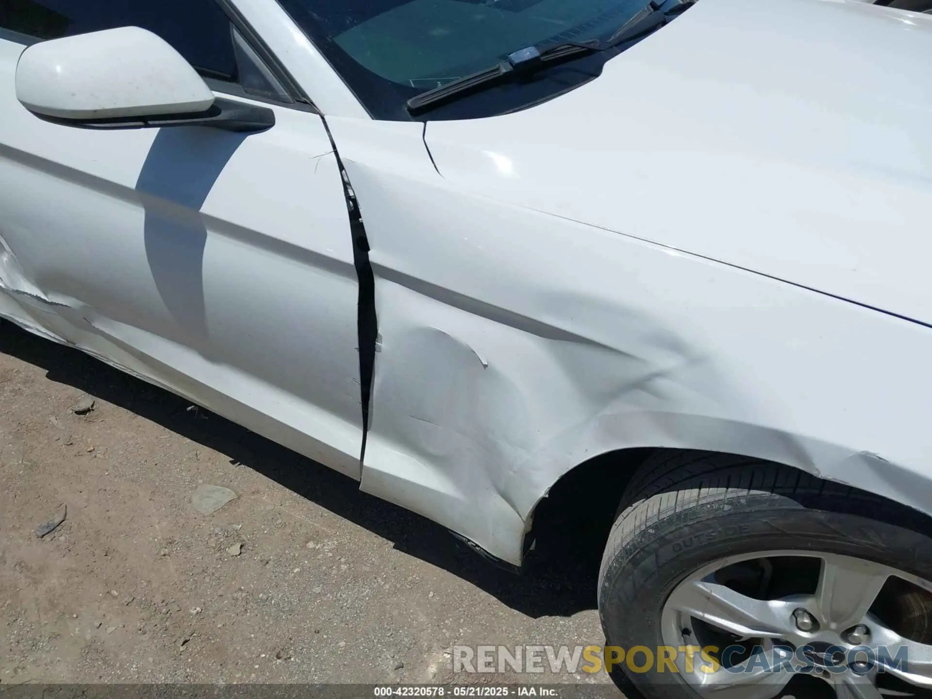 20 Photograph of a damaged car 1FA6P8TH8M5146814 FORD MUSTANG 2021