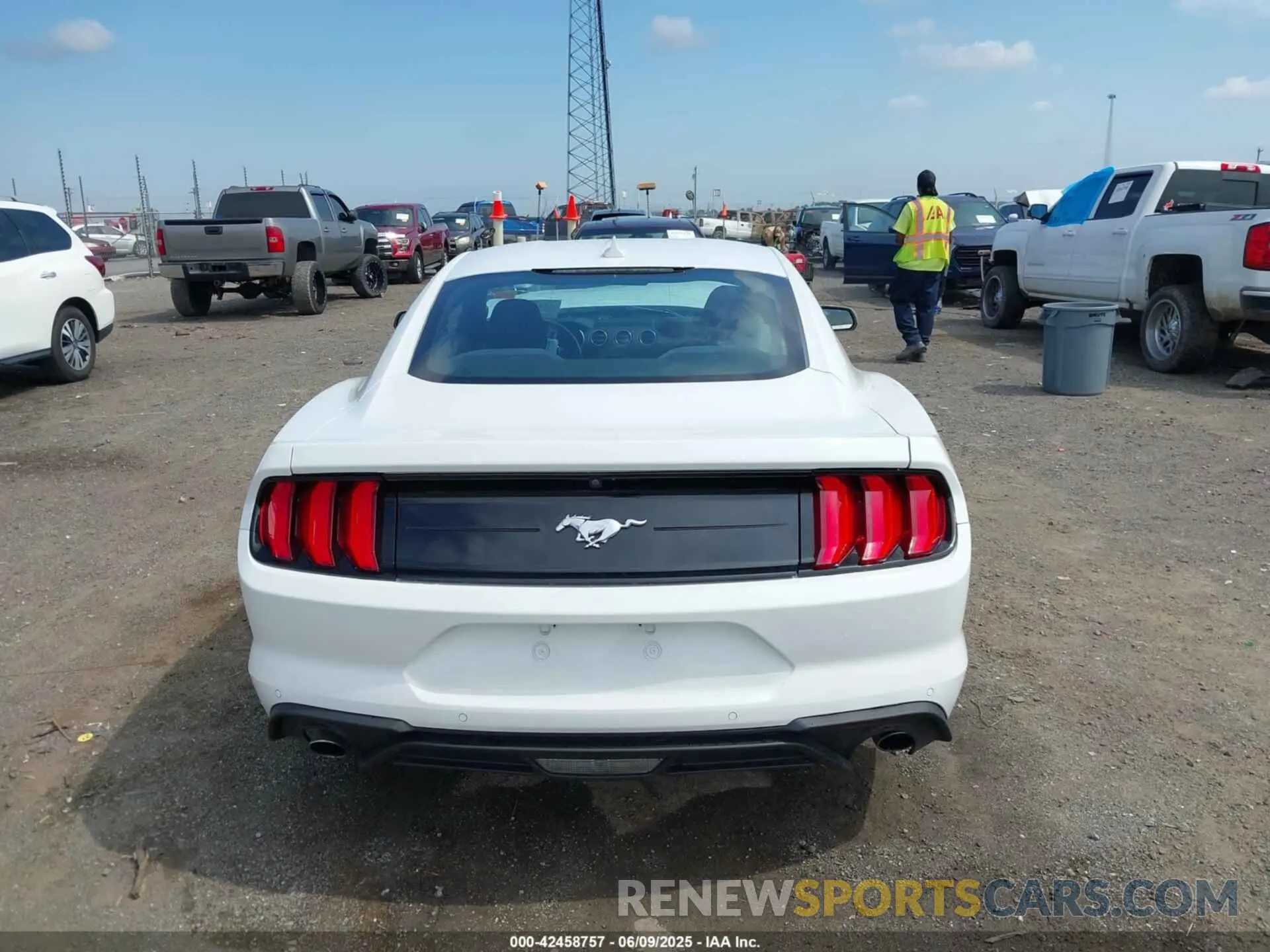 15 Photograph of a damaged car 1FA6P8THXM5153232 FORD MUSTANG 2021