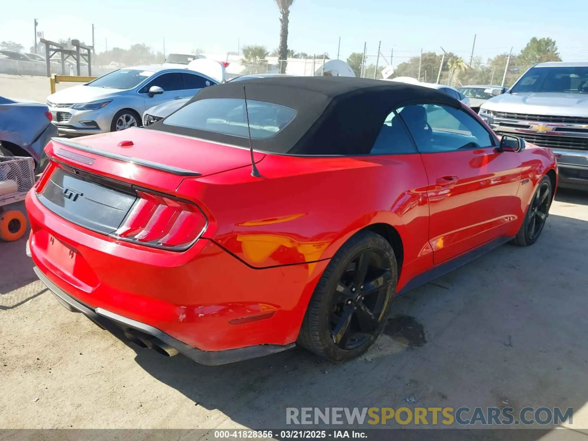4 Photograph of a damaged car 1FATP8FFXM5115562 FORD MUSTANG 2021