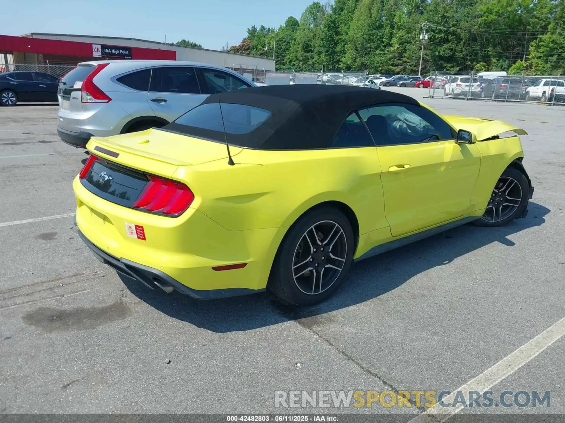 4 Photograph of a damaged car 1FATP8UH4M5110331 FORD MUSTANG 2021
