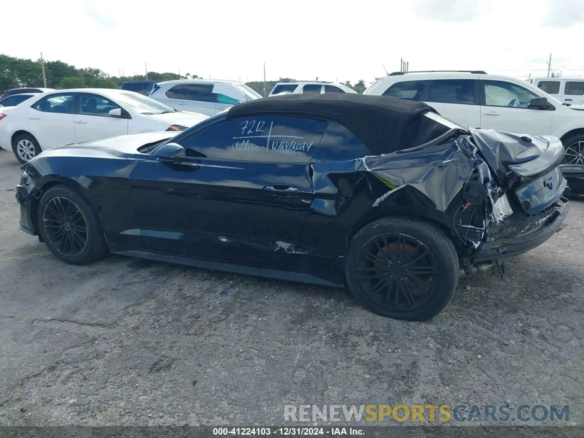 14 Photograph of a damaged car 1FATP8UH4M5116114 FORD MUSTANG 2021