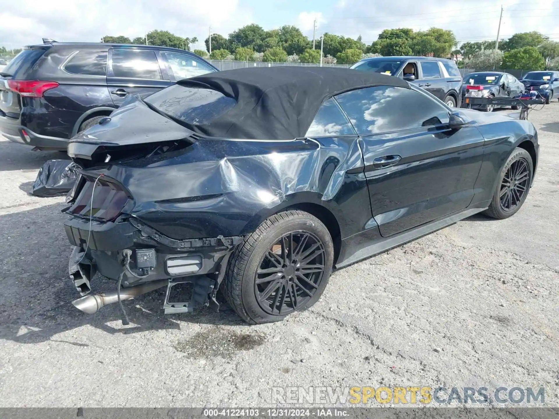 4 Photograph of a damaged car 1FATP8UH4M5116114 FORD MUSTANG 2021