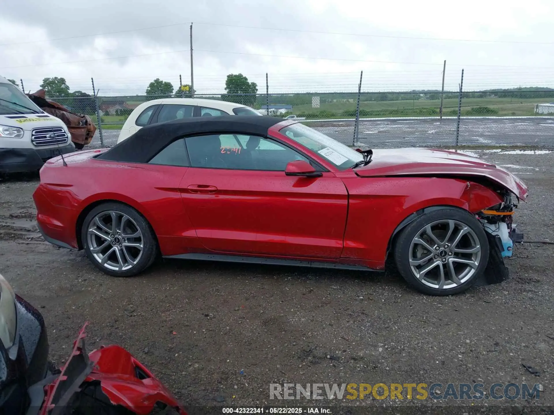13 Photograph of a damaged car 1FATP8UH4M5122897 FORD MUSTANG 2021