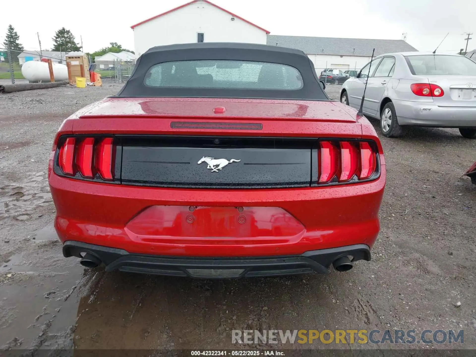 16 Photograph of a damaged car 1FATP8UH4M5122897 FORD MUSTANG 2021