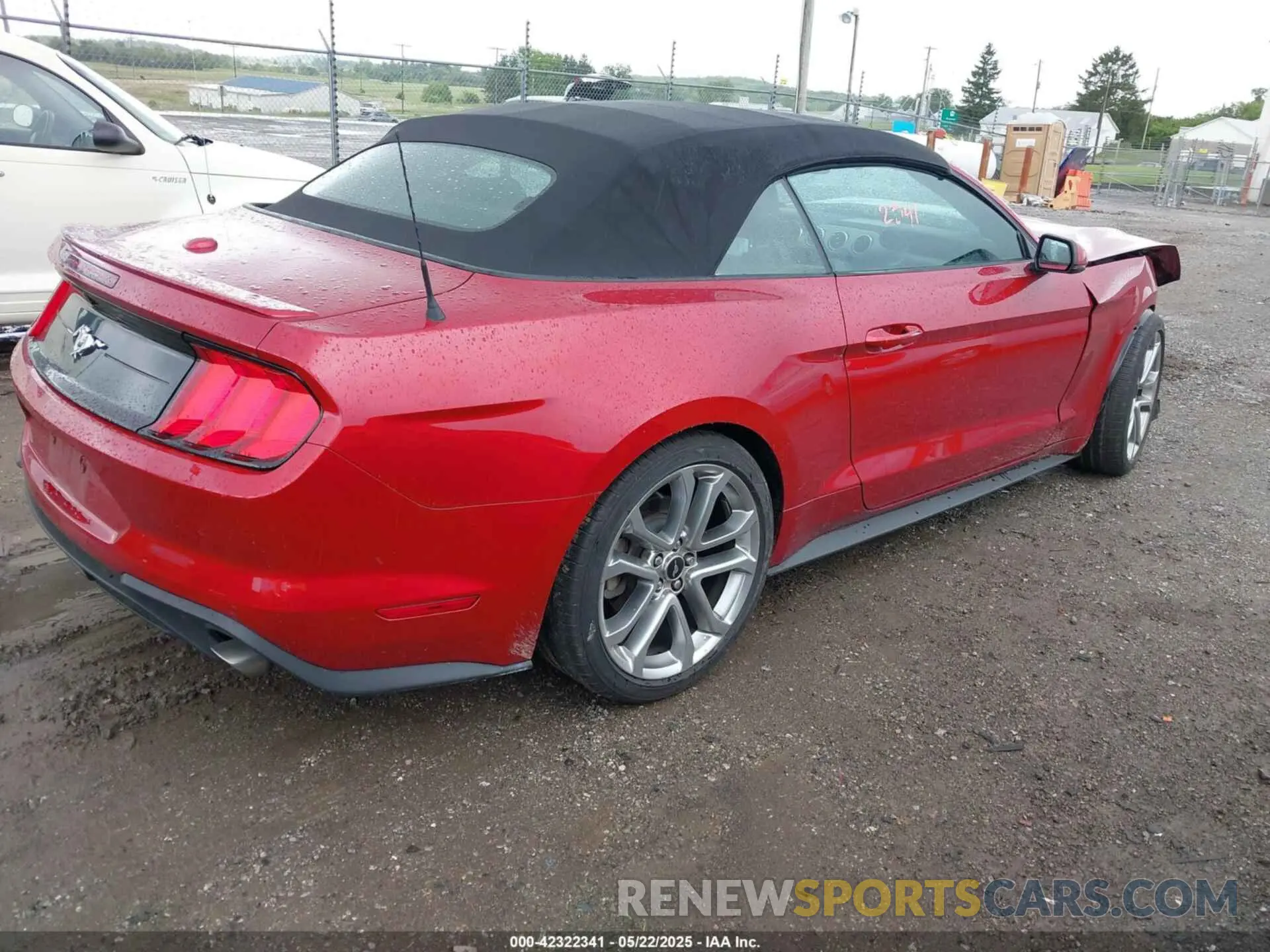 4 Photograph of a damaged car 1FATP8UH4M5122897 FORD MUSTANG 2021