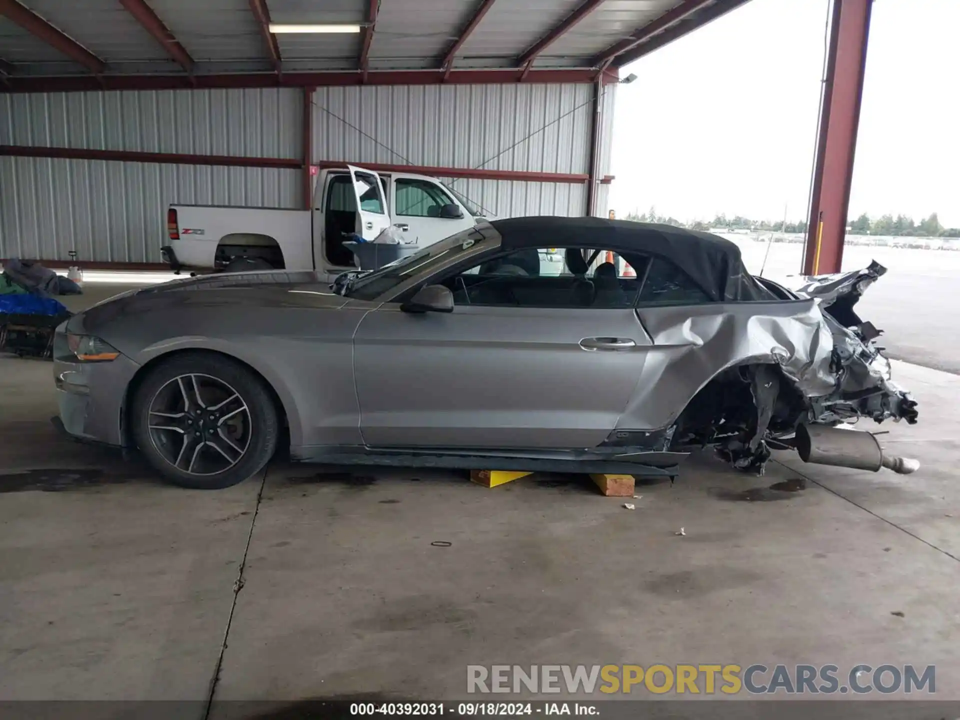 14 Photograph of a damaged car 1FATP8UH5M5122584 FORD MUSTANG 2021