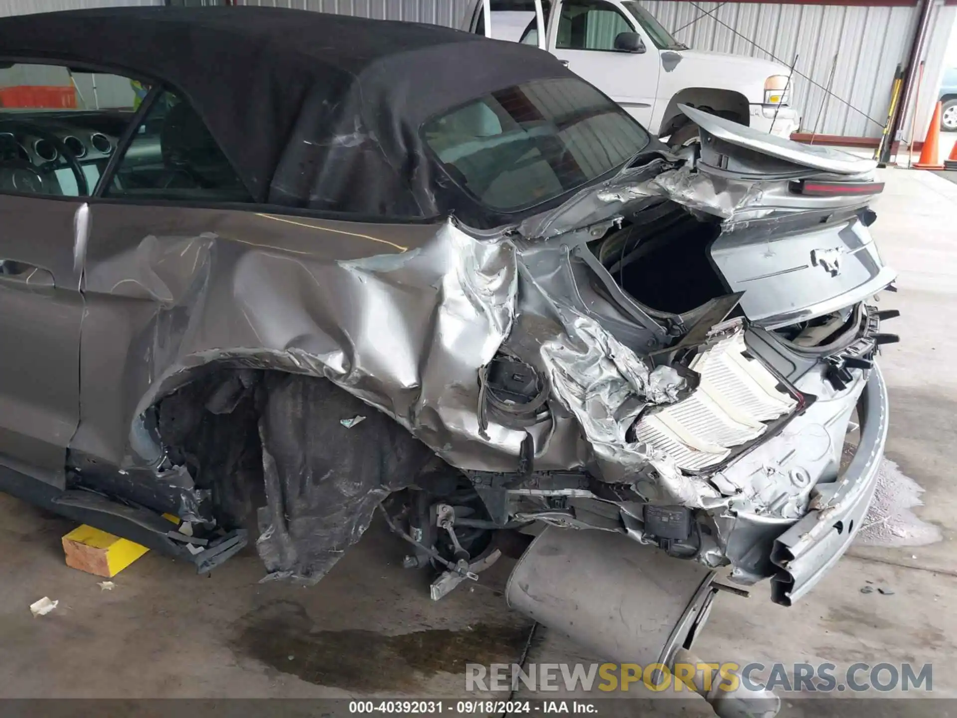 6 Photograph of a damaged car 1FATP8UH5M5122584 FORD MUSTANG 2021