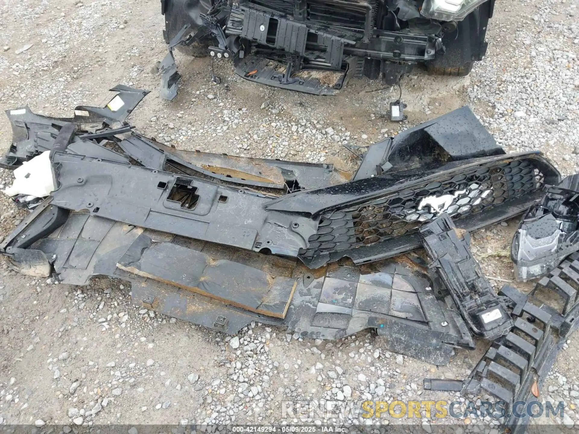 12 Photograph of a damaged car 1FATP8UH6M5152841 FORD MUSTANG 2021