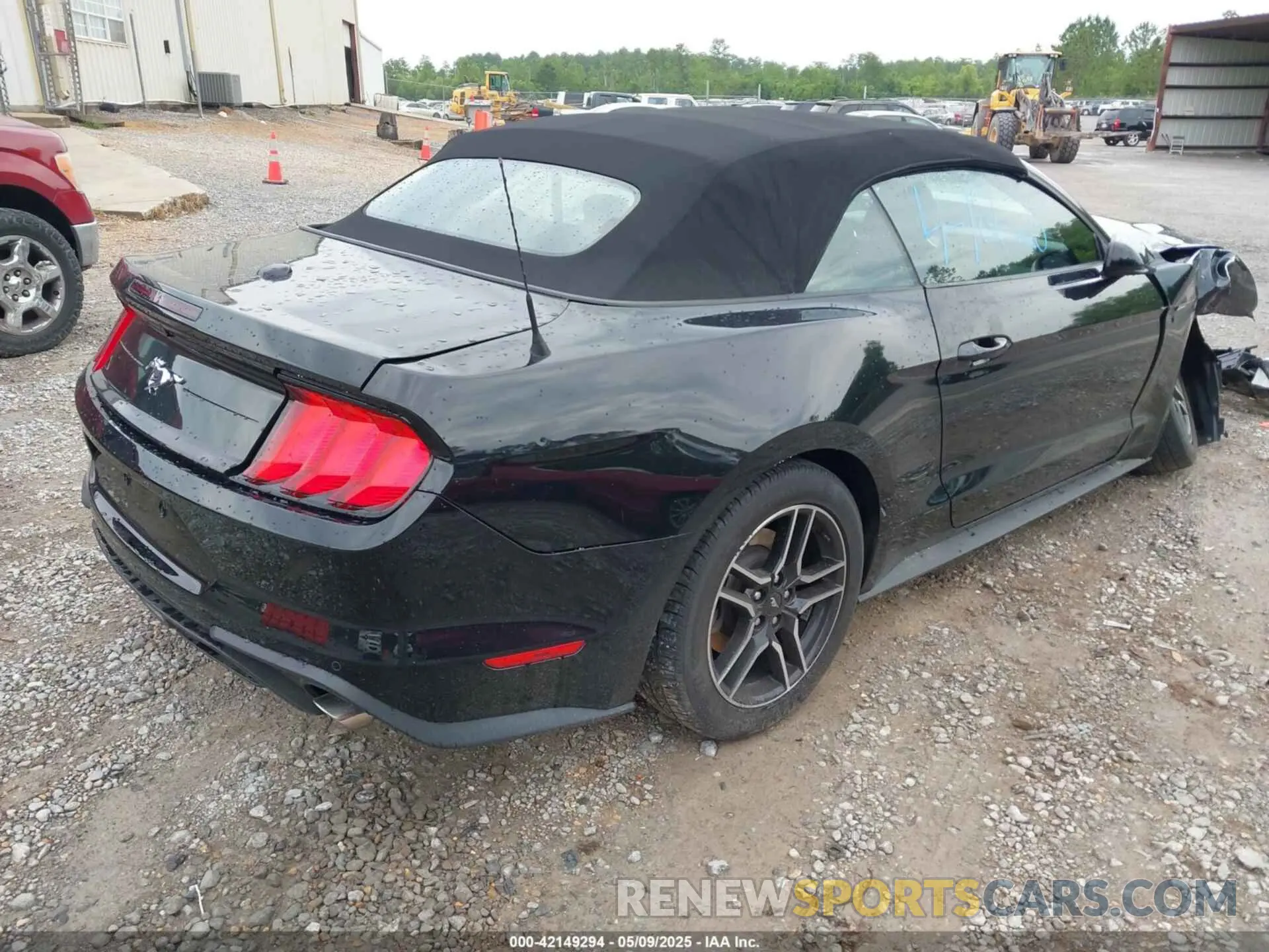 4 Photograph of a damaged car 1FATP8UH6M5152841 FORD MUSTANG 2021