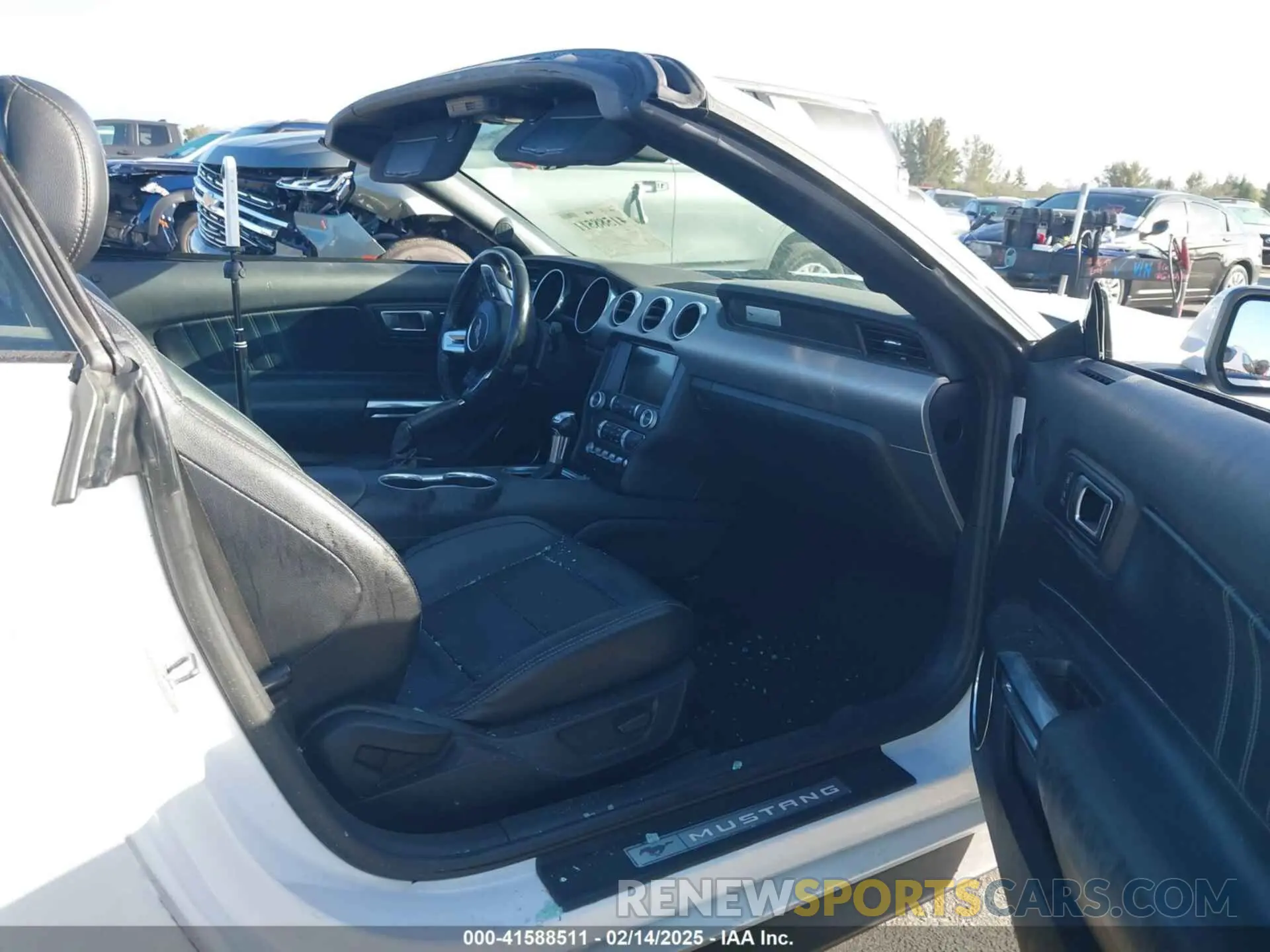 5 Photograph of a damaged car 1FATP8UH9M5104301 FORD MUSTANG 2021