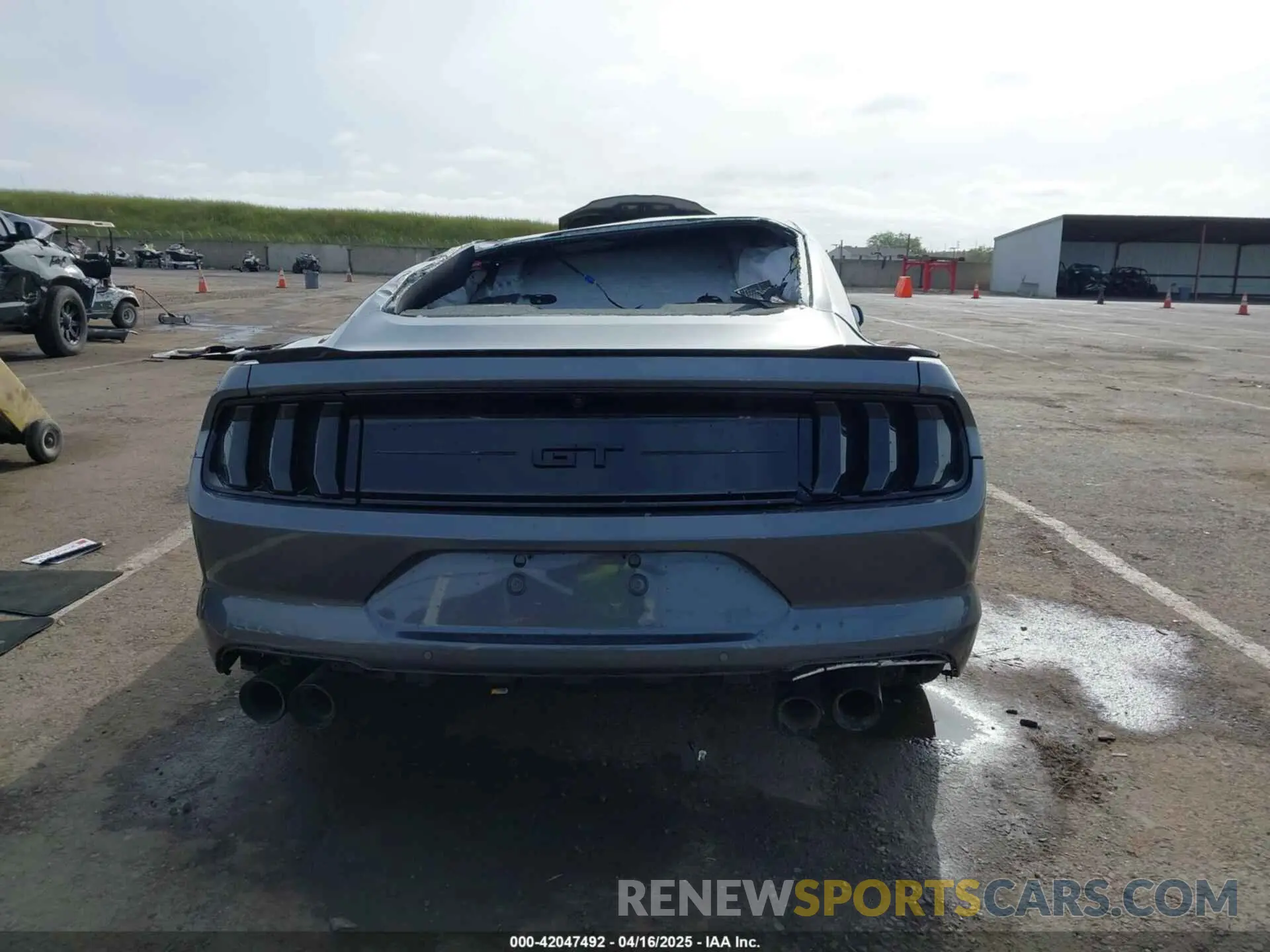 17 Photograph of a damaged car 1FA6P8CF2N5131421 FORD MUSTANG 2022