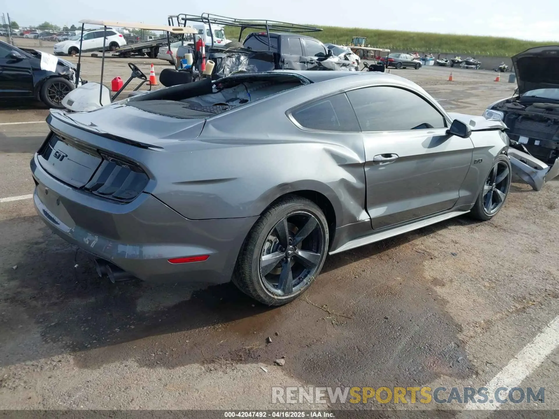 4 Photograph of a damaged car 1FA6P8CF2N5131421 FORD MUSTANG 2022