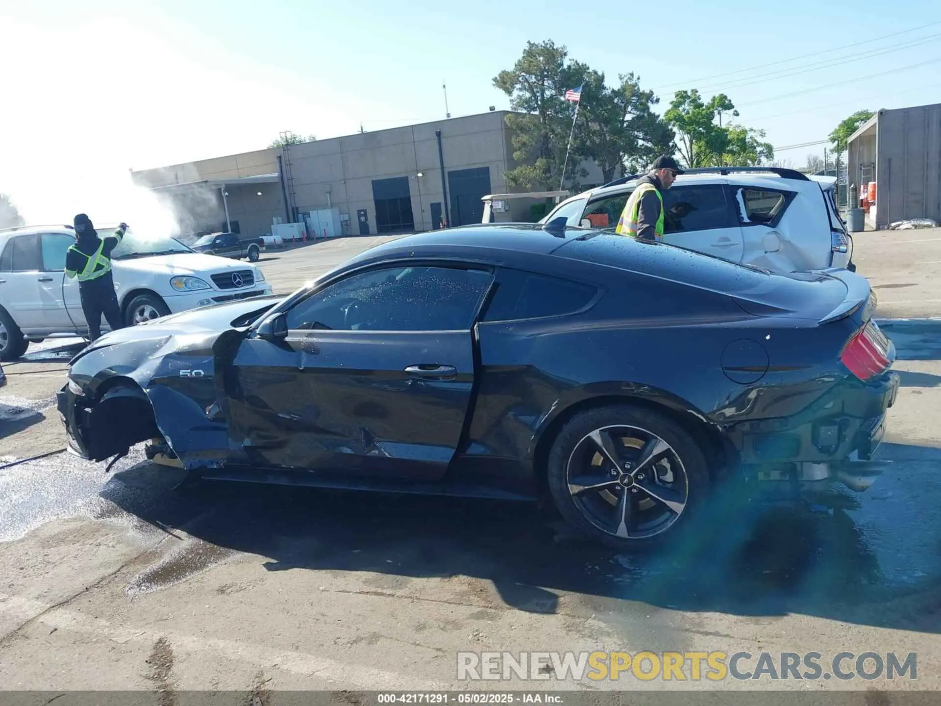15 Photograph of a damaged car 1FA6P8CF6N5135181 FORD MUSTANG 2022