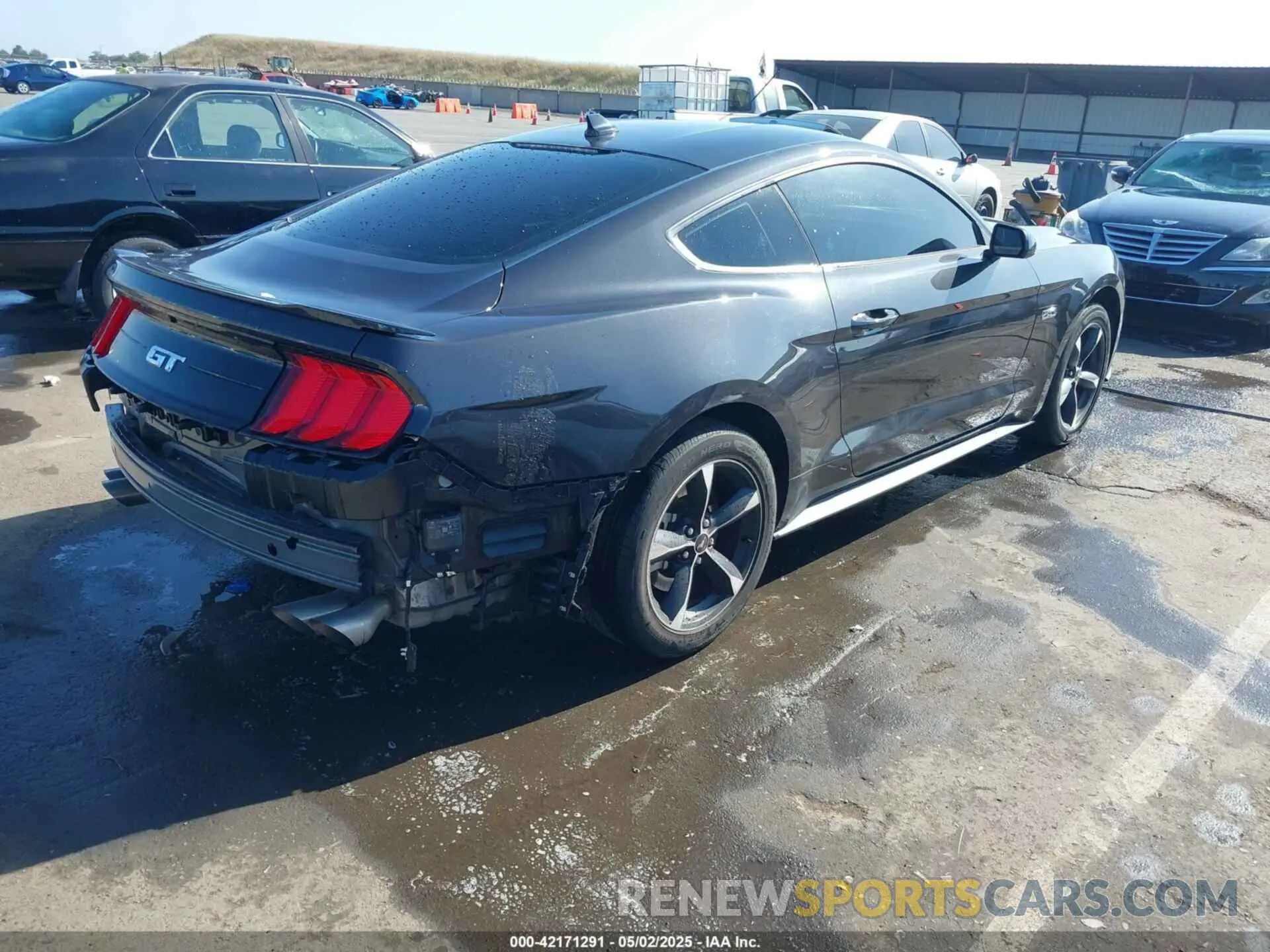4 Photograph of a damaged car 1FA6P8CF6N5135181 FORD MUSTANG 2022