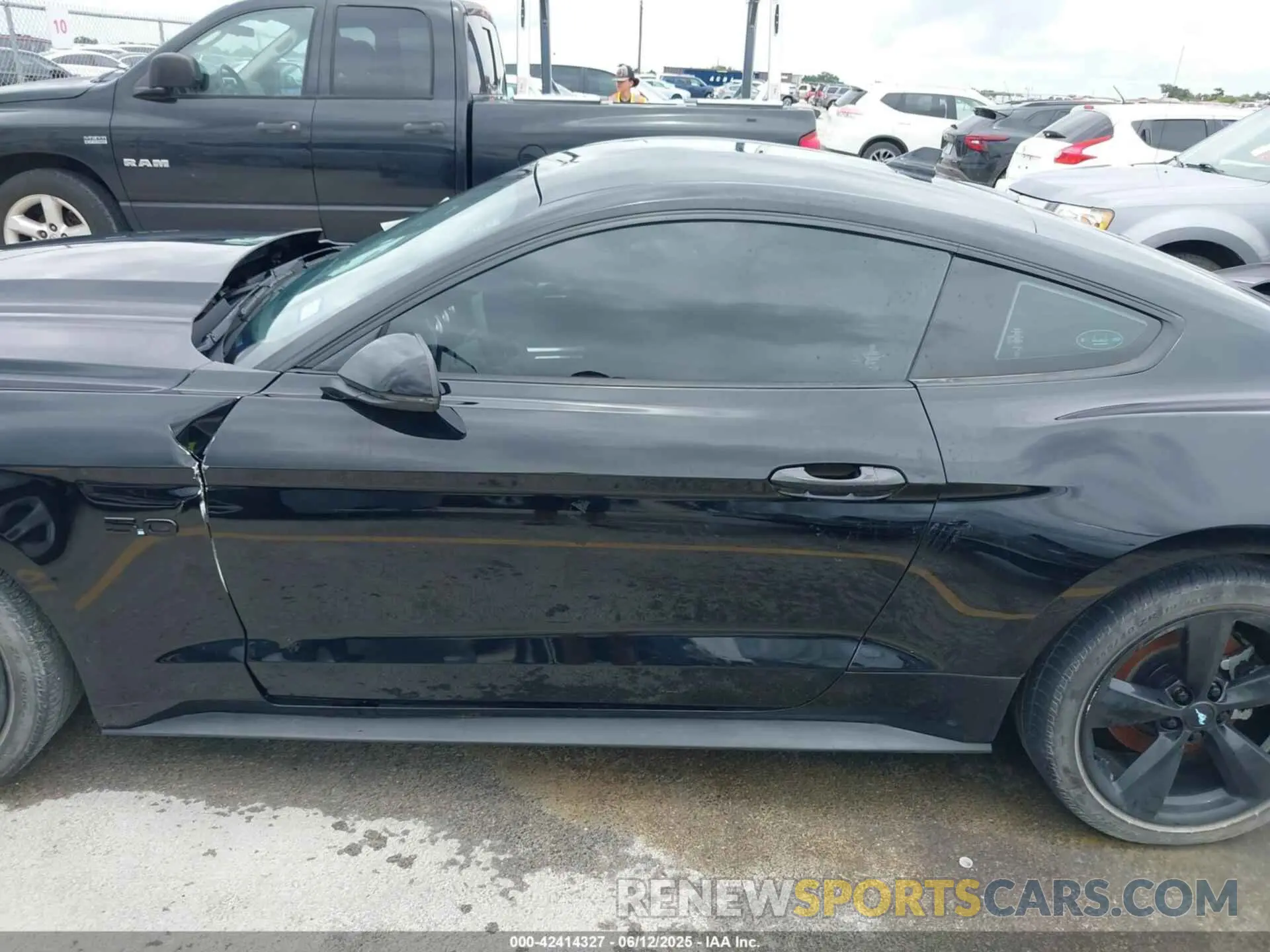 14 Photograph of a damaged car 1FA6P8CF8N5148045 FORD MUSTANG 2022