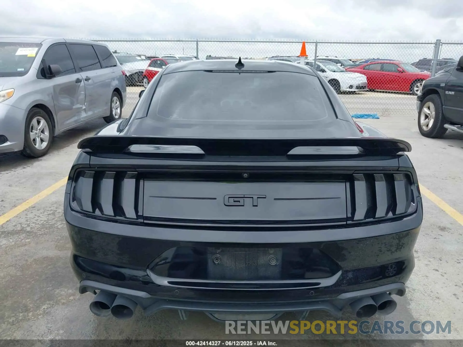 16 Photograph of a damaged car 1FA6P8CF8N5148045 FORD MUSTANG 2022
