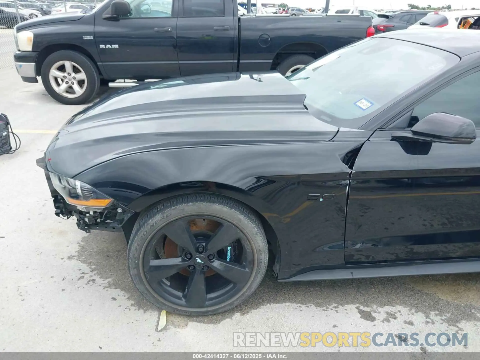 17 Photograph of a damaged car 1FA6P8CF8N5148045 FORD MUSTANG 2022