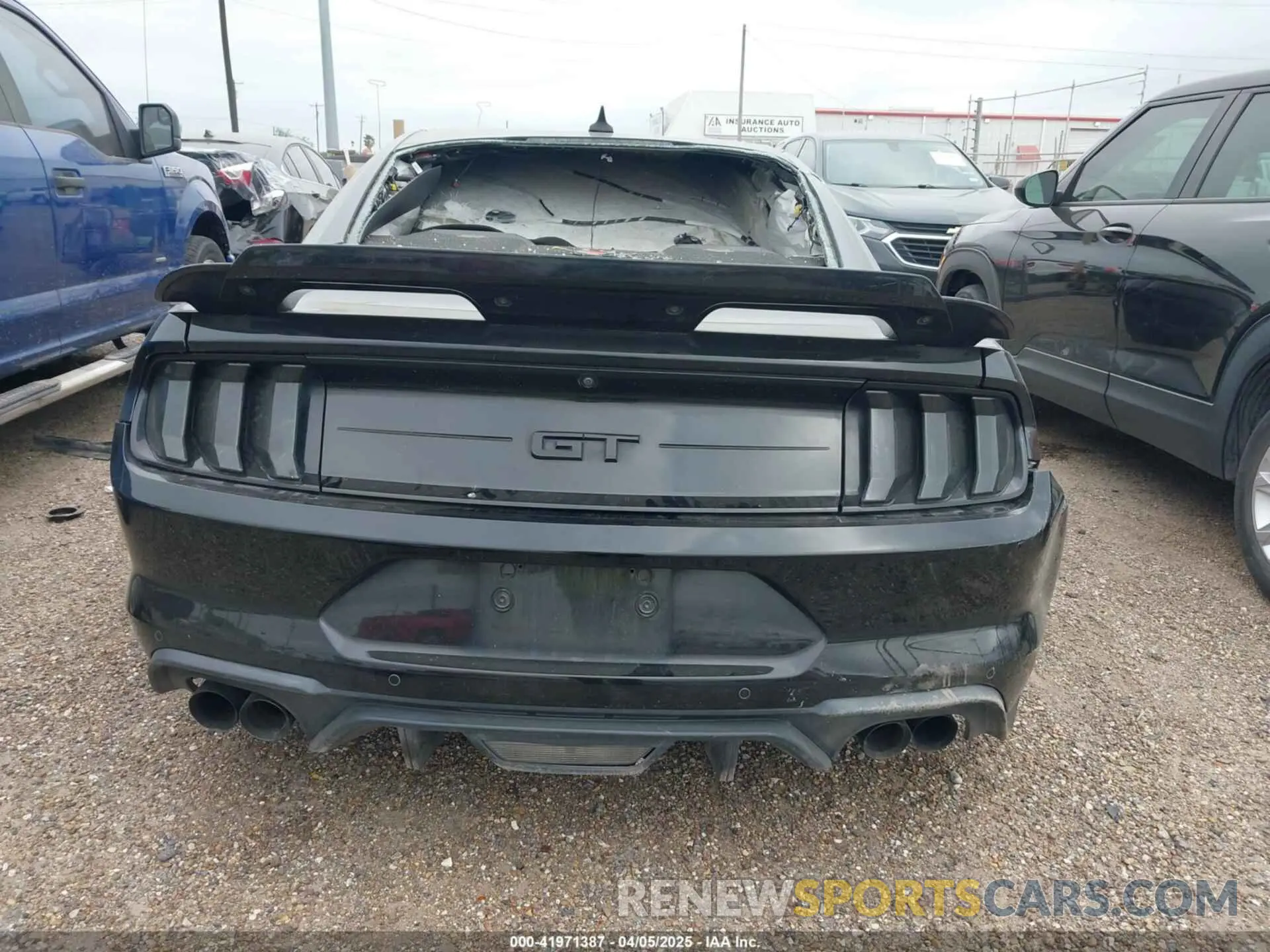 17 Photograph of a damaged car 1FA6P8CF9N5125826 FORD MUSTANG 2022