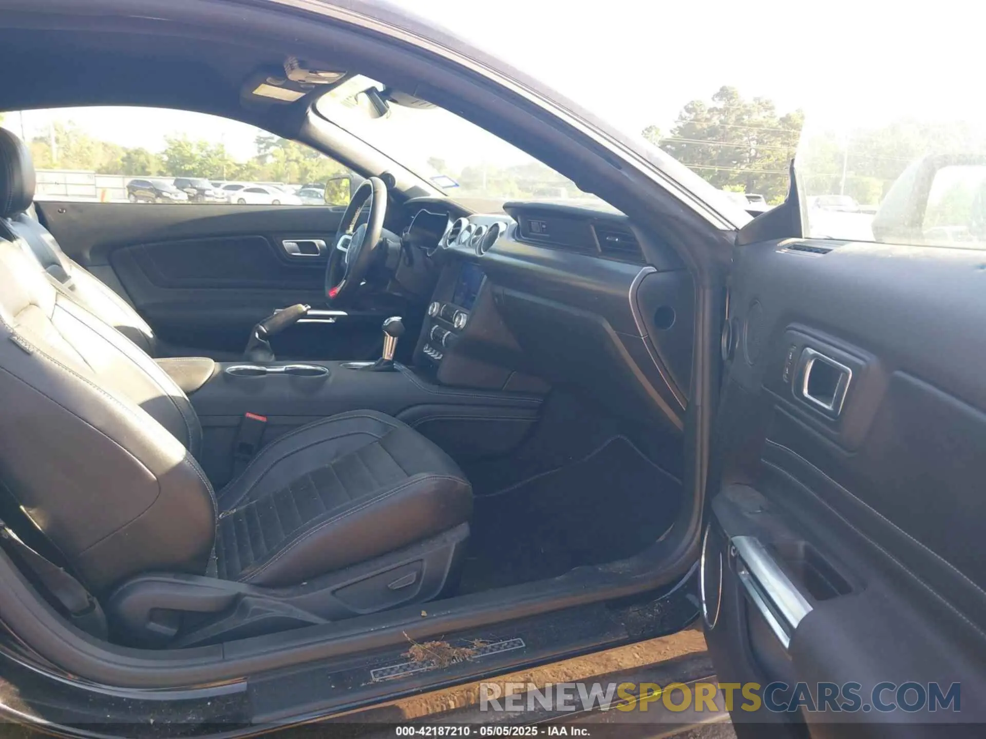 5 Photograph of a damaged car 1FA6P8R06N5552691 FORD MUSTANG 2022