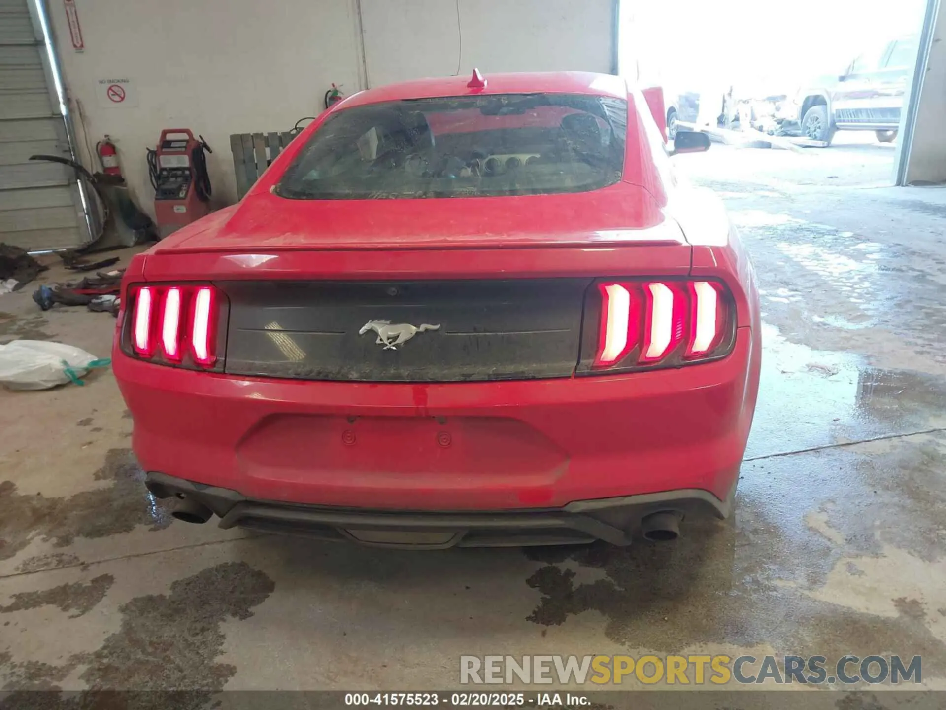 17 Photograph of a damaged car 1FA6P8TH1N5101991 FORD MUSTANG 2022