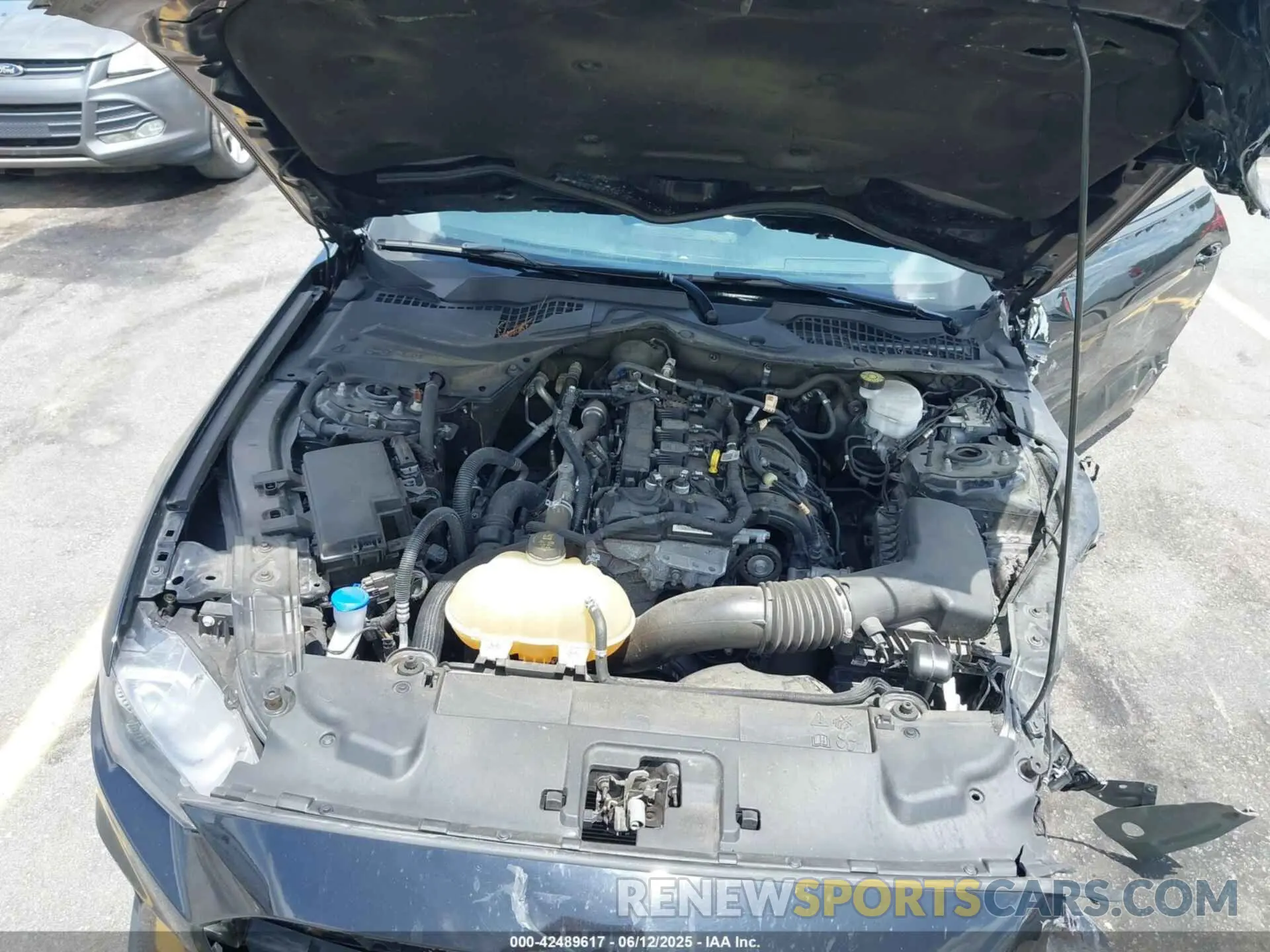 10 Photograph of a damaged car 1FA6P8TH1N5140385 FORD MUSTANG 2022