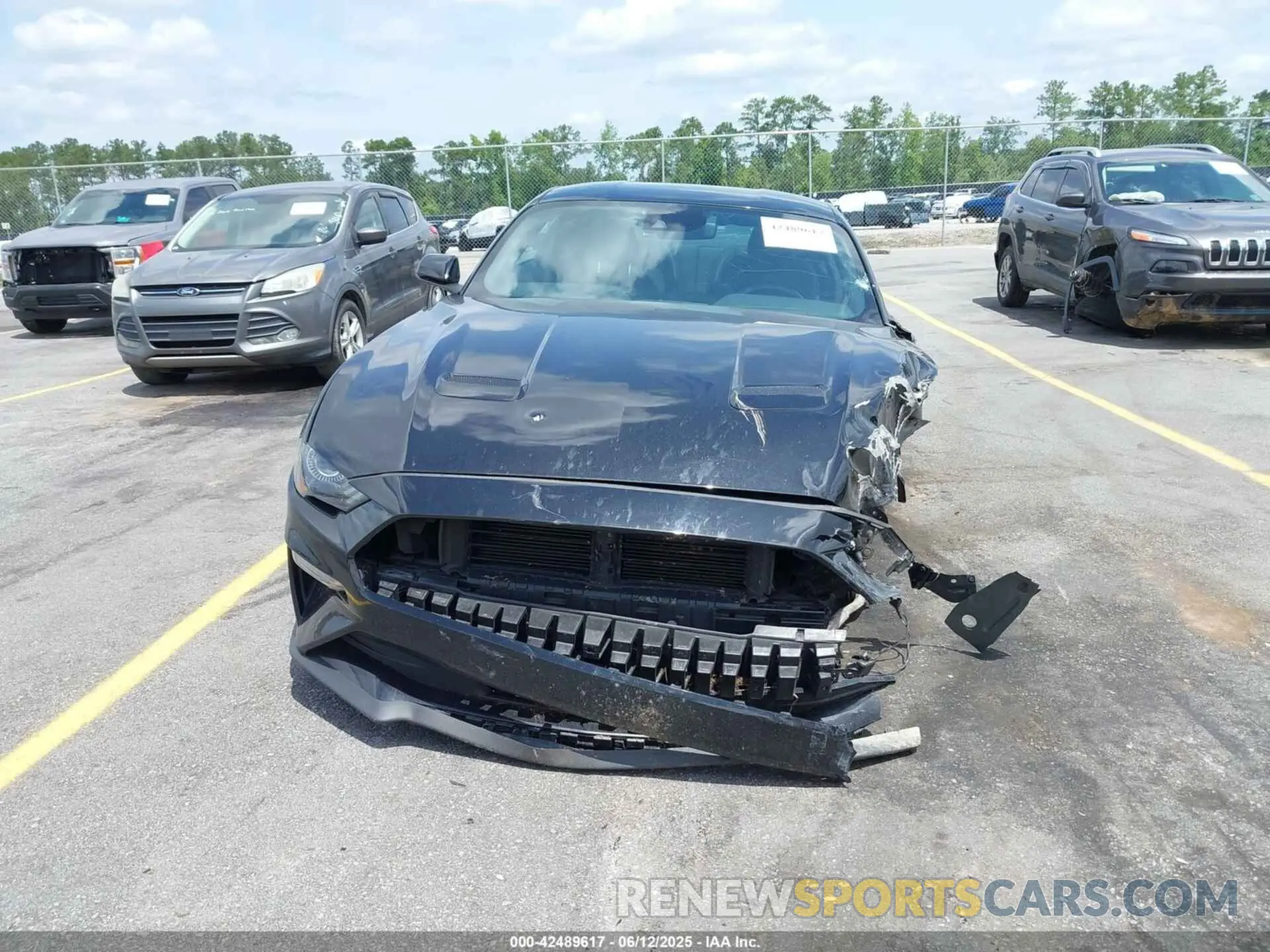 13 Photograph of a damaged car 1FA6P8TH1N5140385 FORD MUSTANG 2022