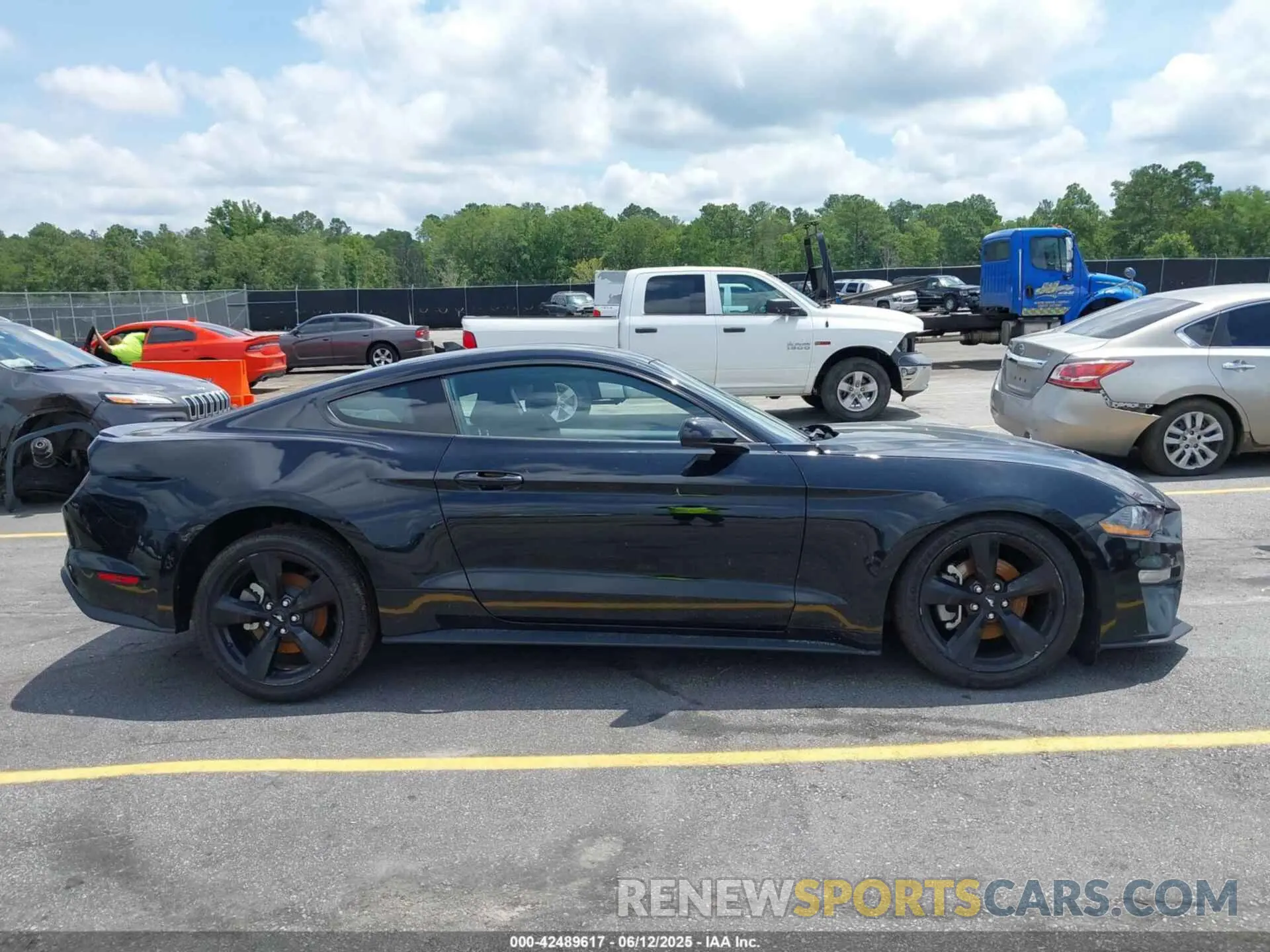 14 Photograph of a damaged car 1FA6P8TH1N5140385 FORD MUSTANG 2022