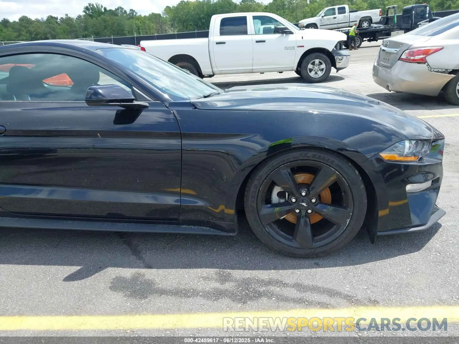 18 Photograph of a damaged car 1FA6P8TH1N5140385 FORD MUSTANG 2022