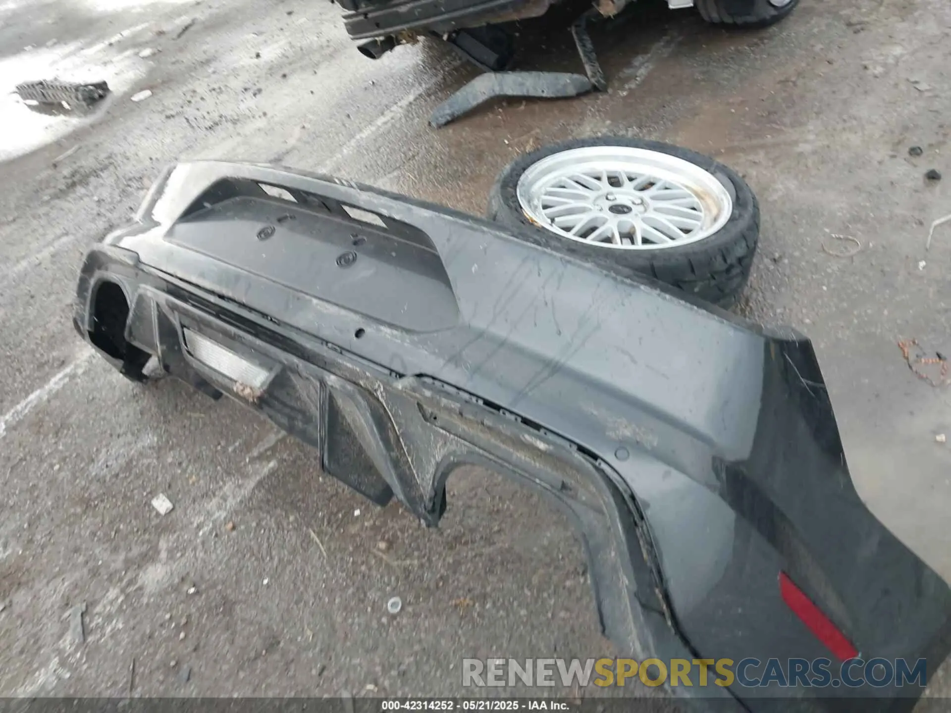 11 Photograph of a damaged car 1FA6P8TH2N5113664 FORD MUSTANG 2022