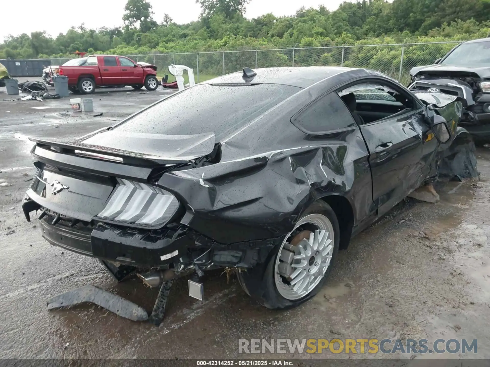 4 Photograph of a damaged car 1FA6P8TH2N5113664 FORD MUSTANG 2022