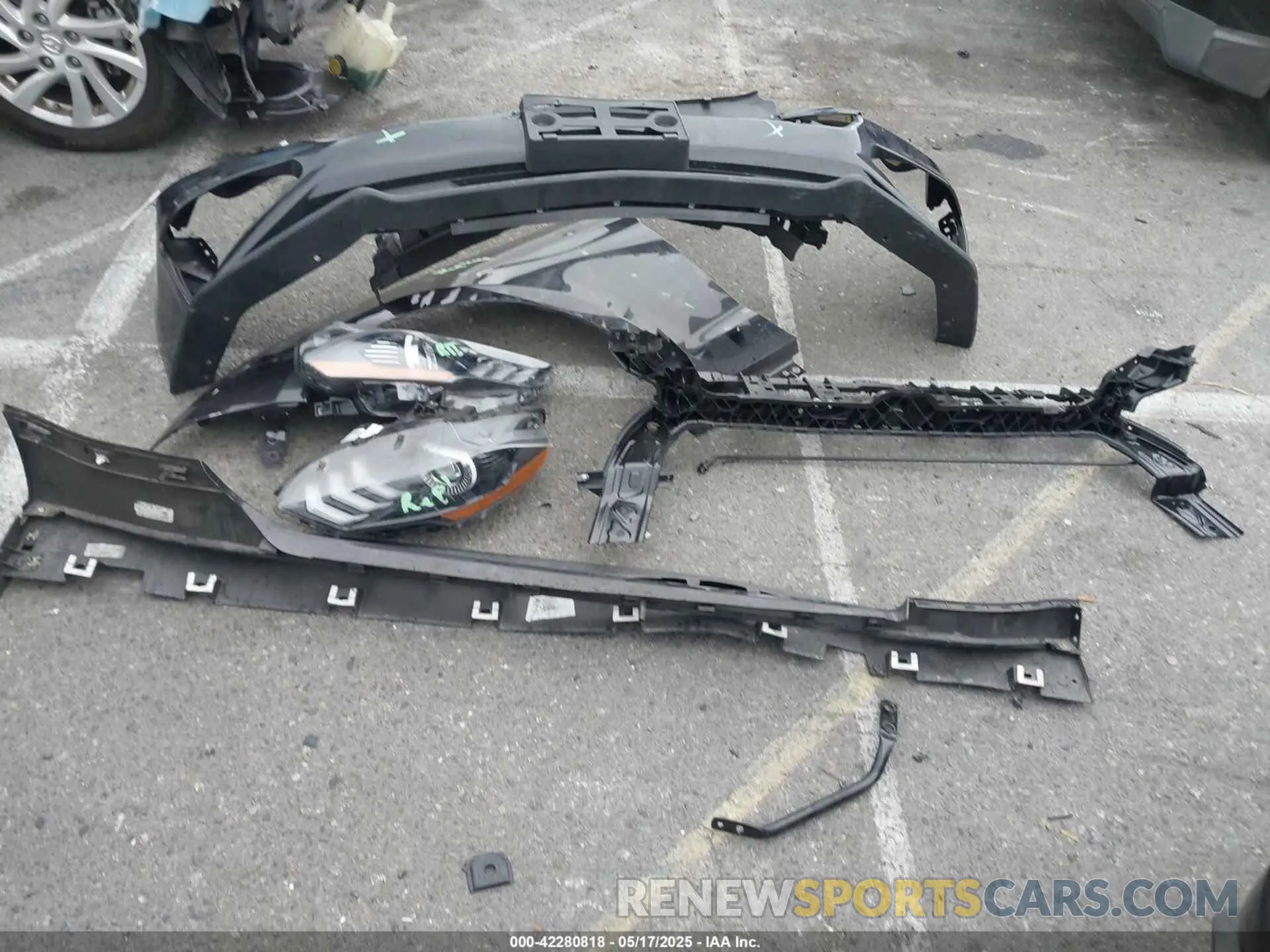 12 Photograph of a damaged car 1FA6P8TH2N5135583 FORD MUSTANG 2022