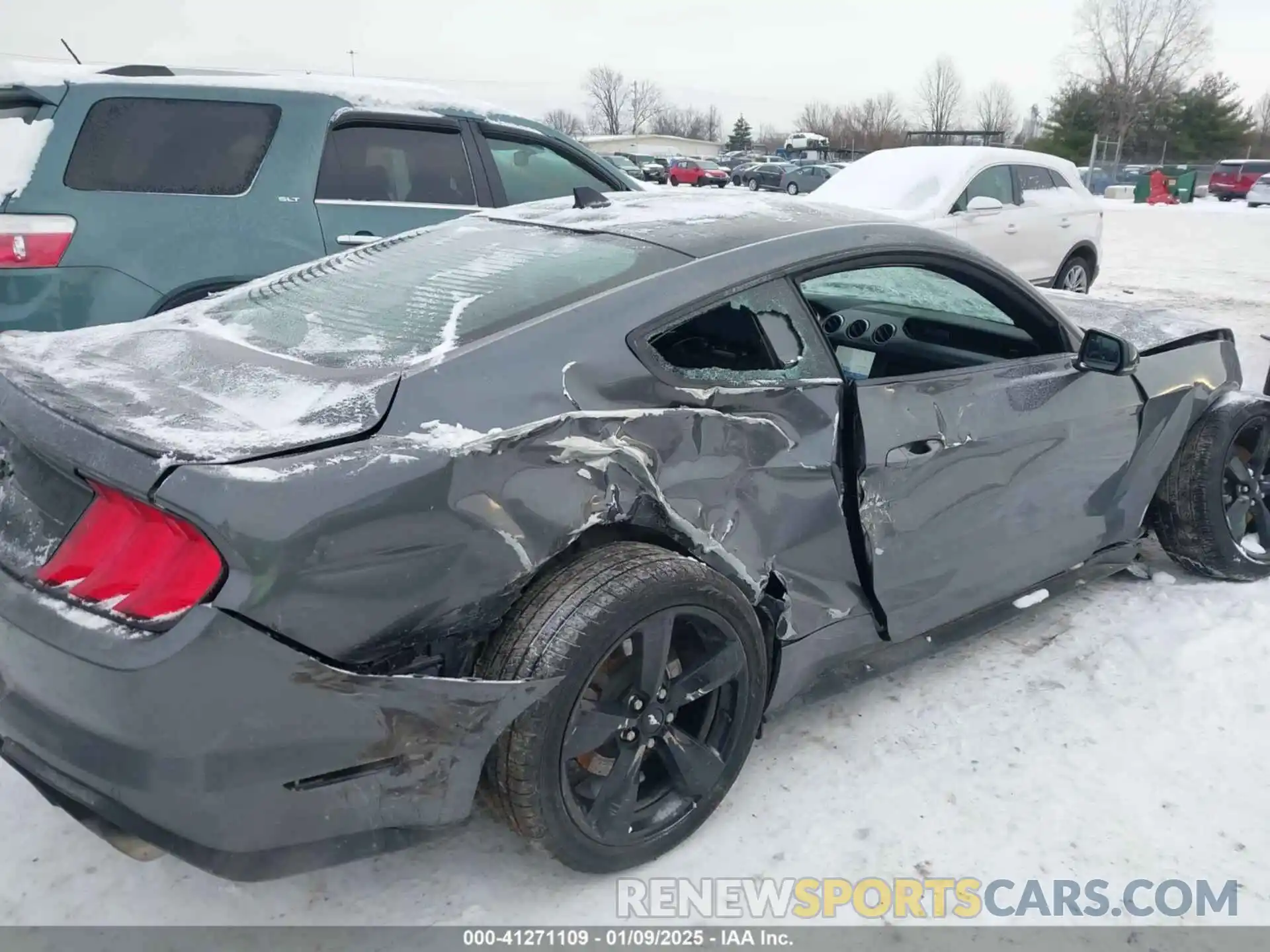 17 Photograph of a damaged car 1FA6P8TH5N5107387 FORD MUSTANG 2022