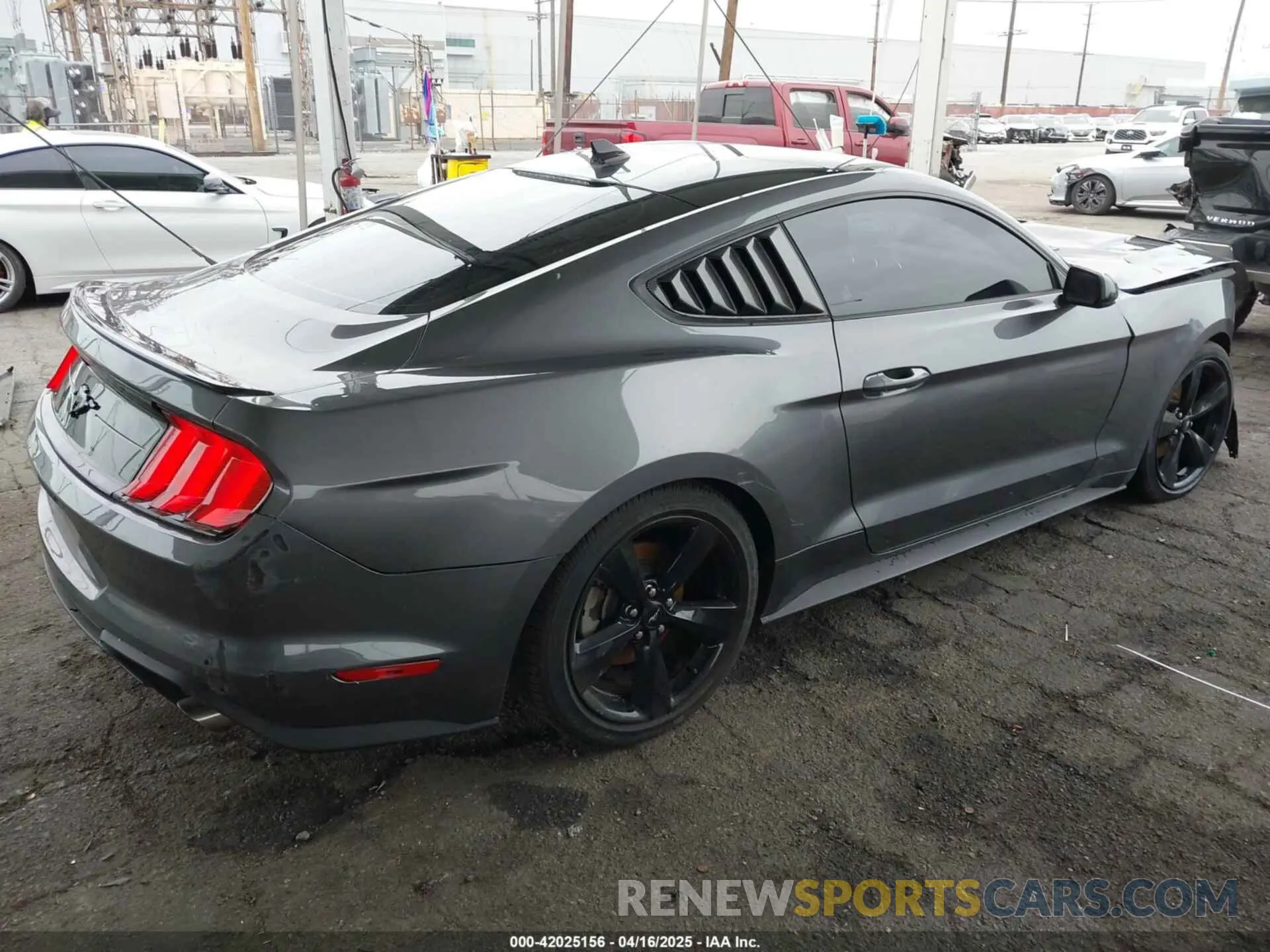 4 Photograph of a damaged car 1FA6P8TH5N5142558 FORD MUSTANG 2022