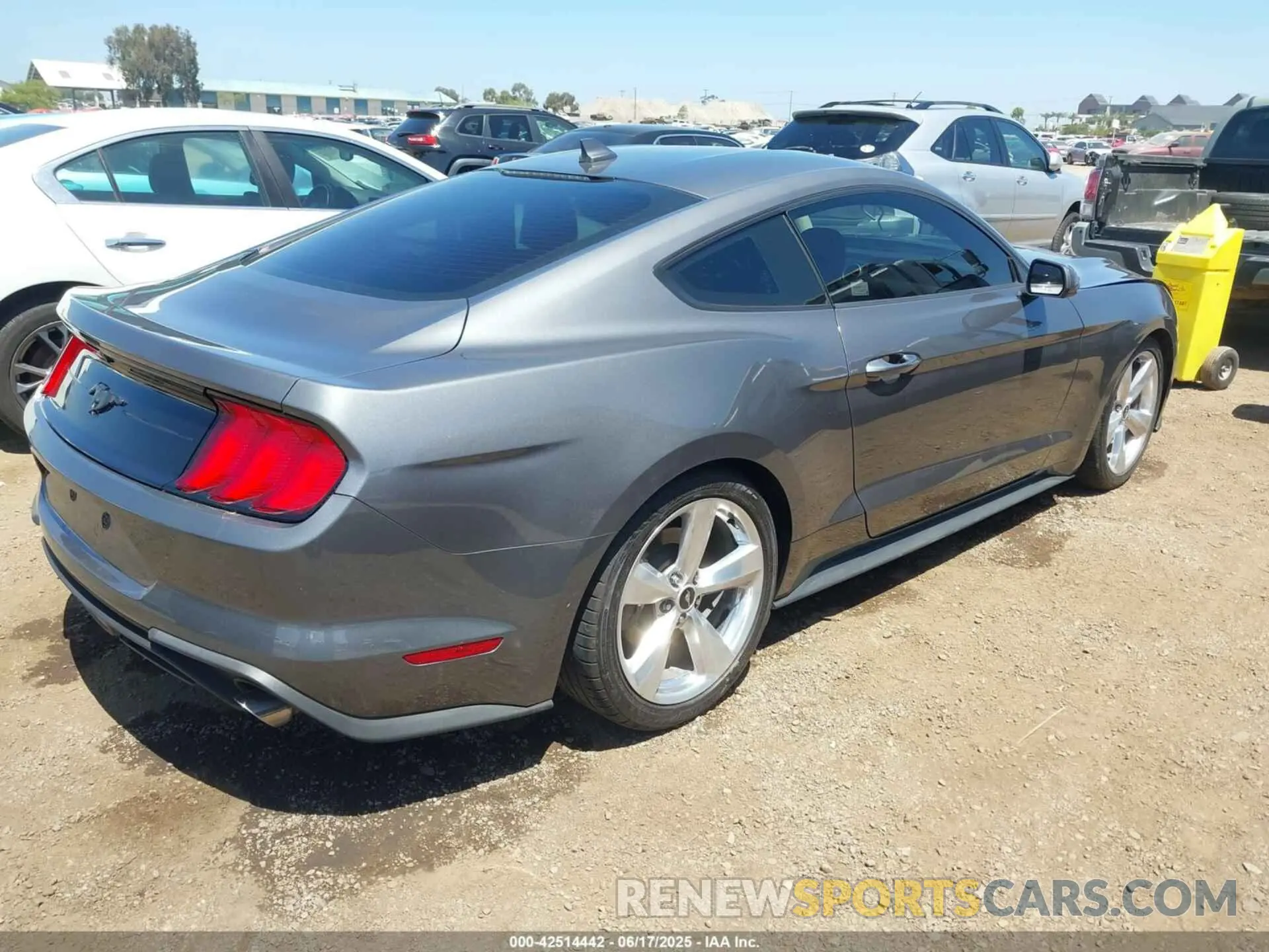 4 Photograph of a damaged car 1FA6P8TH5N5147971 FORD MUSTANG 2022