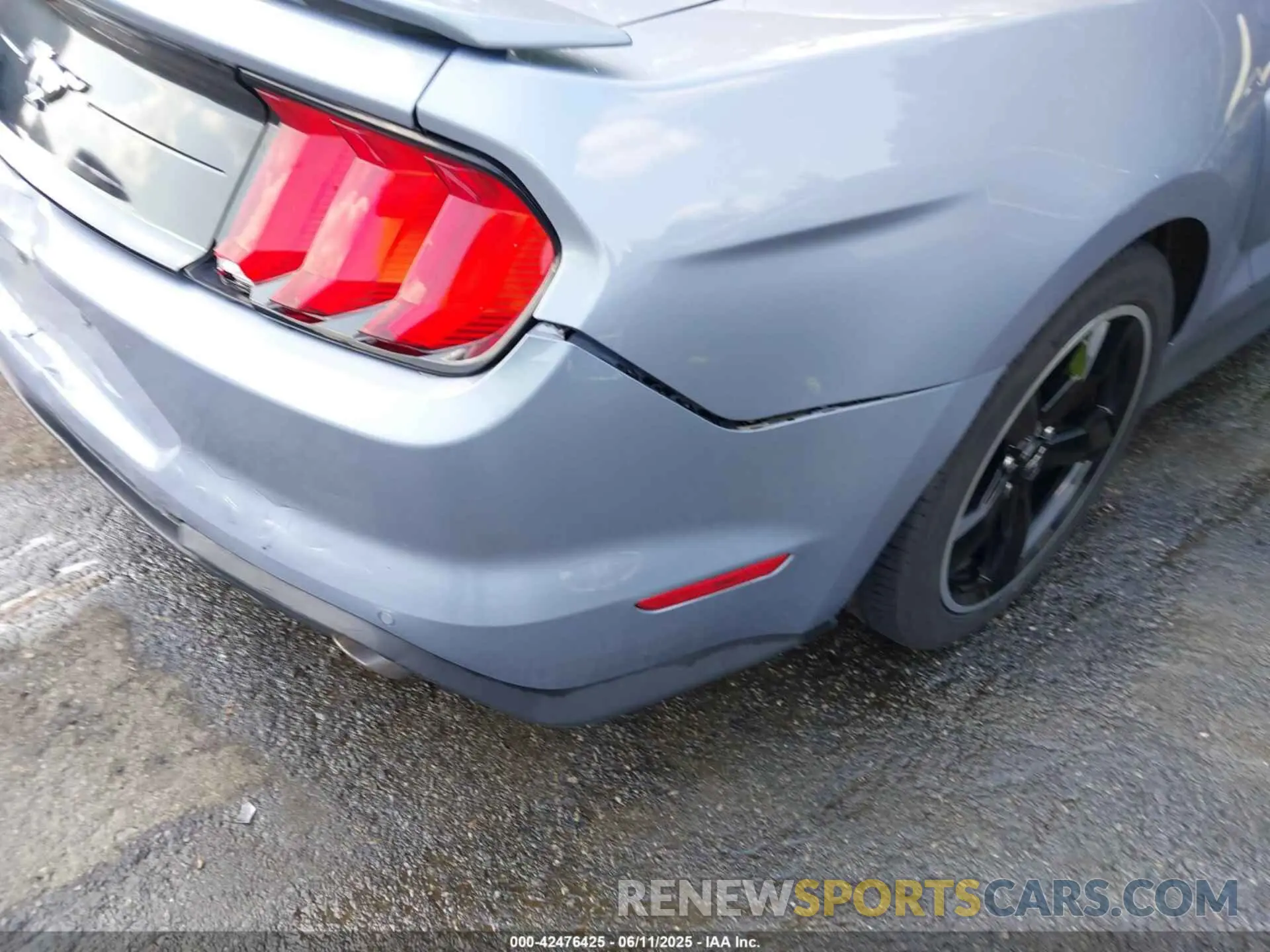19 Photograph of a damaged car 1FA6P8TH8N5100076 FORD MUSTANG 2022
