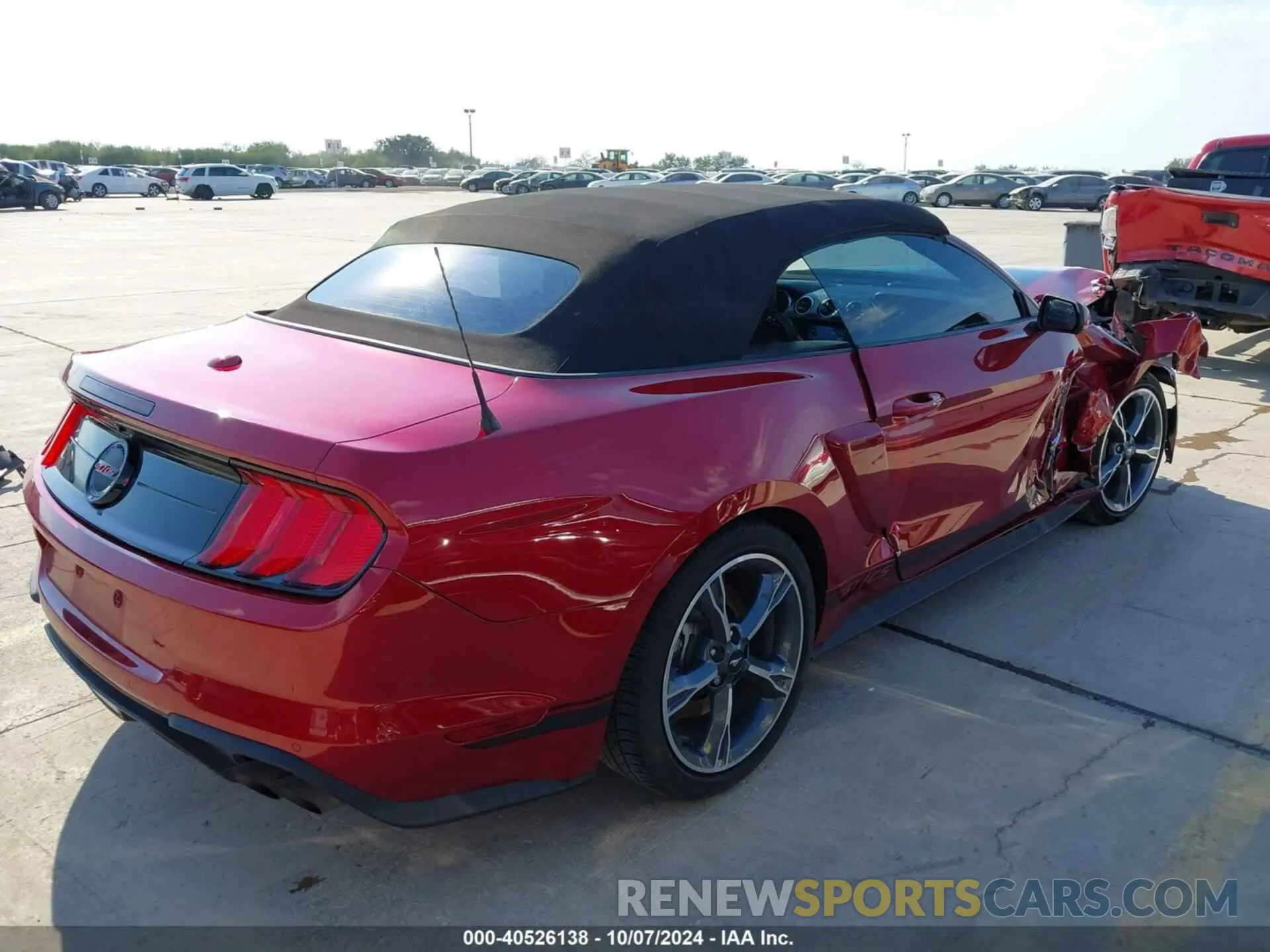 4 Photograph of a damaged car 1FATP8FF9N5111083 FORD MUSTANG 2022